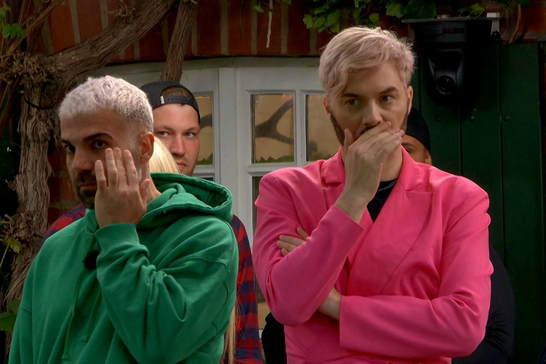 Rafi Rachek will in „Sommerhaus“-Folge drei freiwillig gehen - sein Freund Sam Dylan ist verzweifelt.