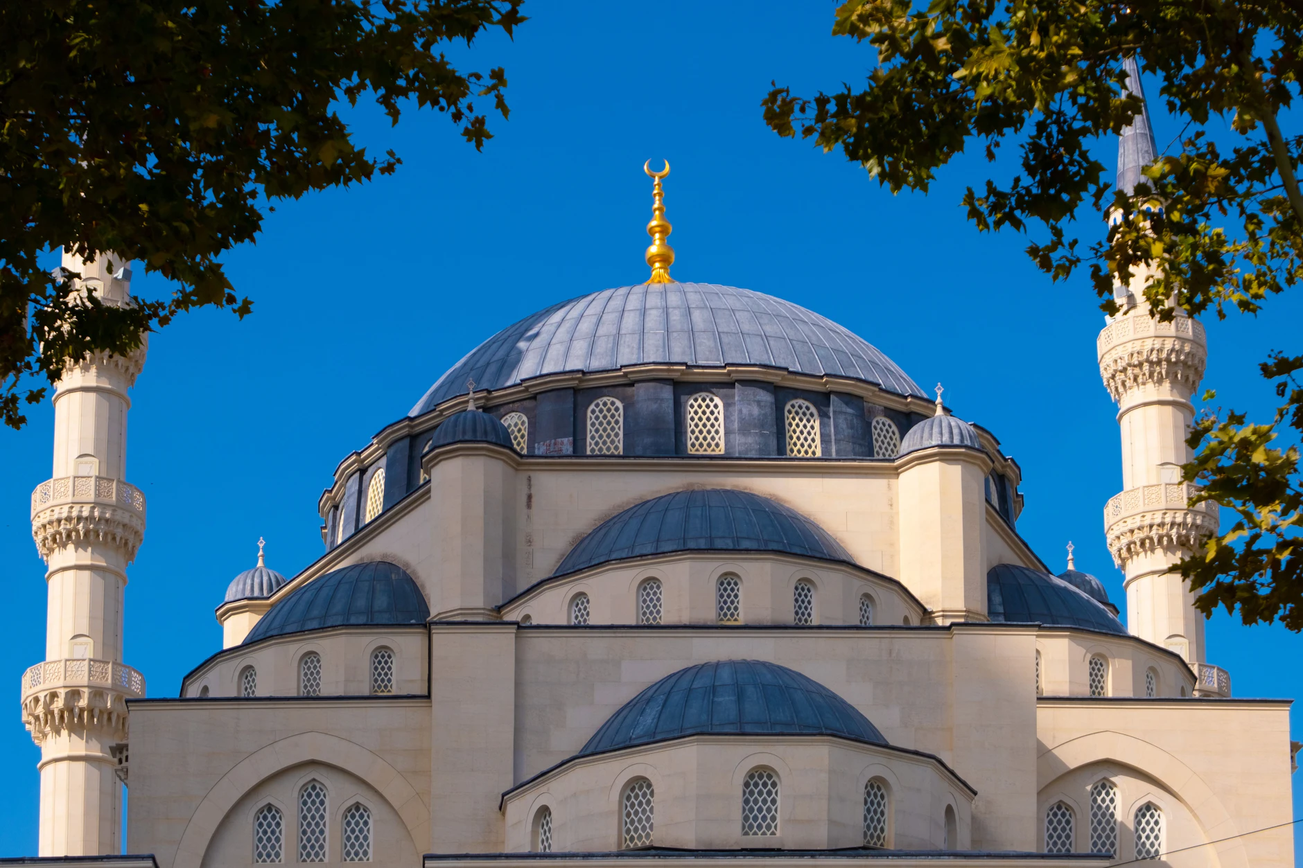 Die Große Moschee von Tirana soll 4500 Gläubigen Platz bieten.