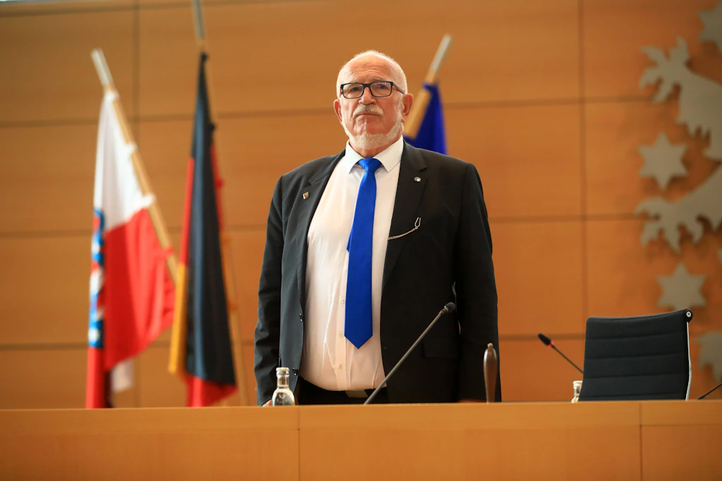 Tumult and Nazi comparisons in the Thuringian state parliament: AfD and ...