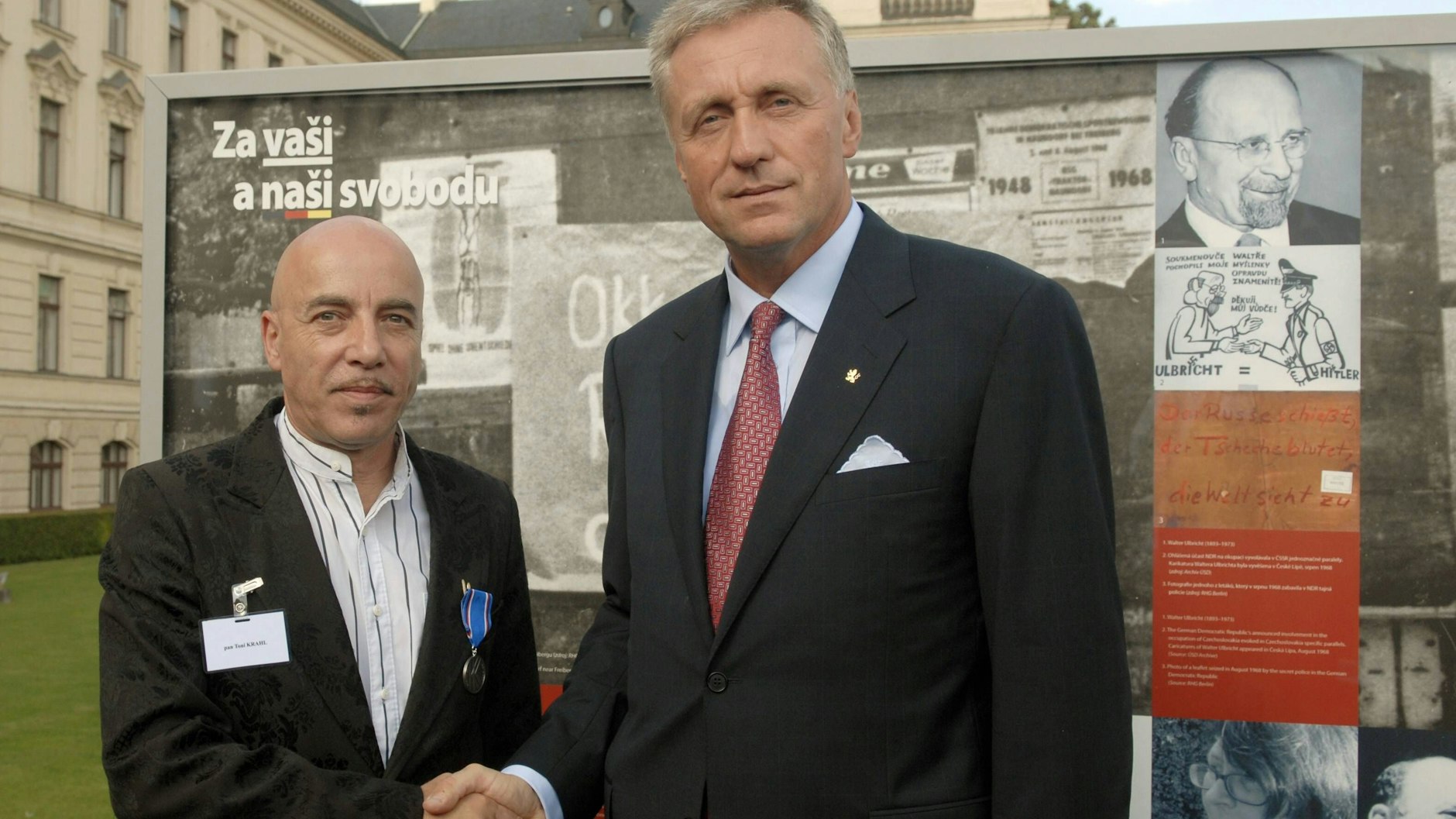 Das war 2008, als Toni Krahl vom damaligen tschechichen Premierminister Mirek Topolanek&nbsp; den Karel-Kramer-Orden verliehen bekam.&nbsp;