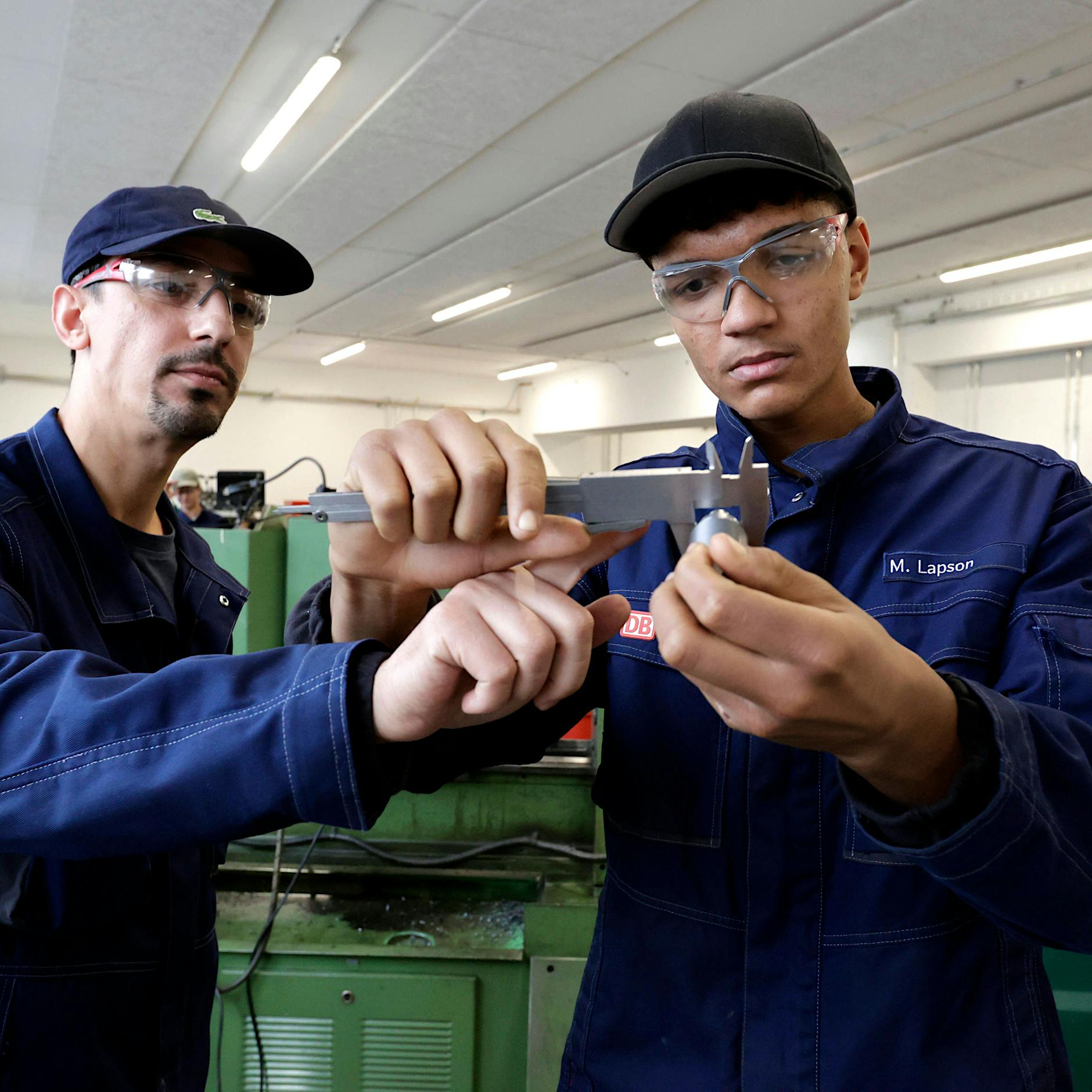 Migration neu denken: Wie wir aus abgelehnten Asylbewerbern Arbeitsmigranten machen