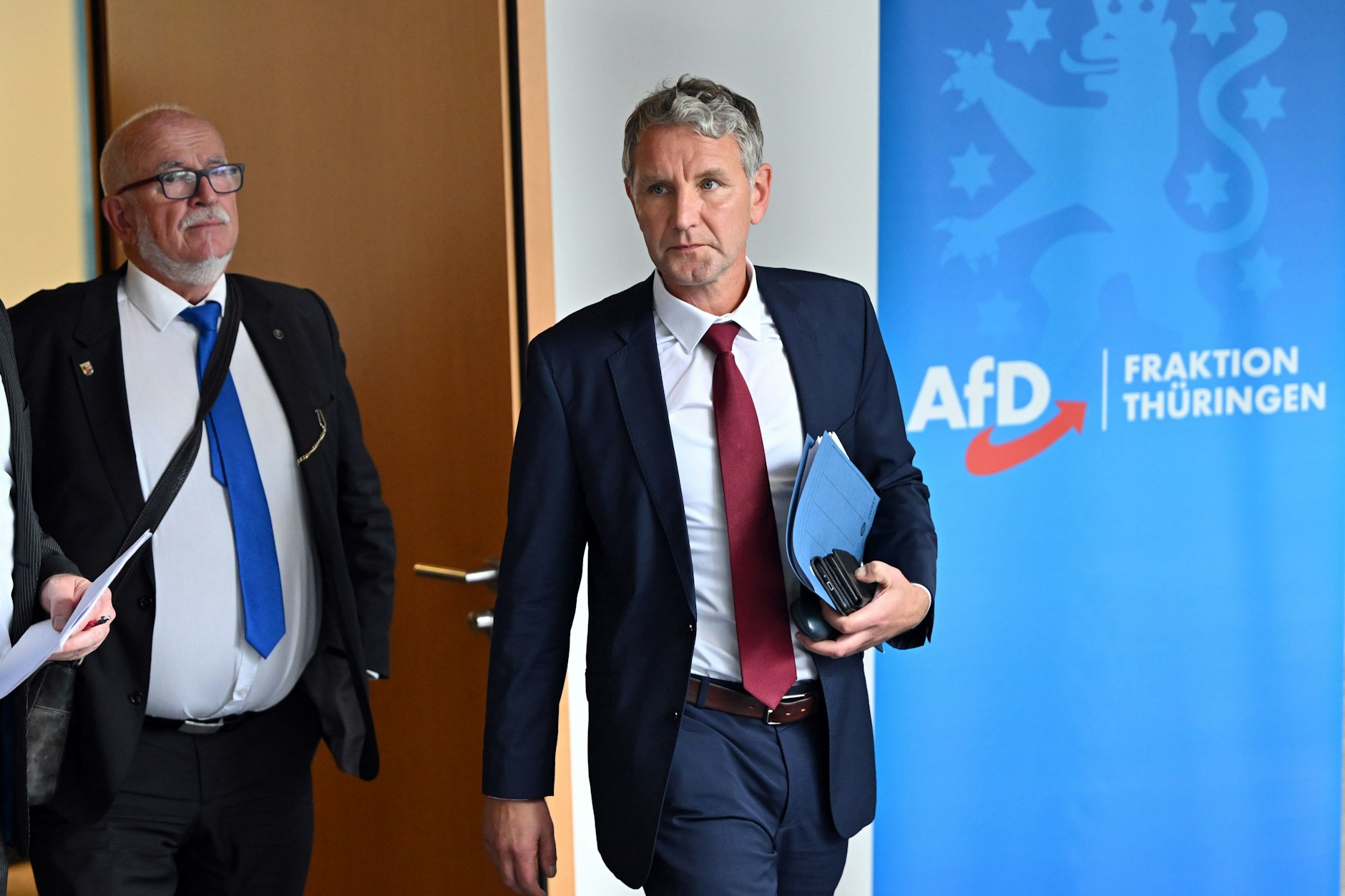 AfD-Alterspräsident Jürgen Treutler (links) sorgte für Chaos im Landtag. War sein Verhalten mit Björn Höcke abgestimmt? 