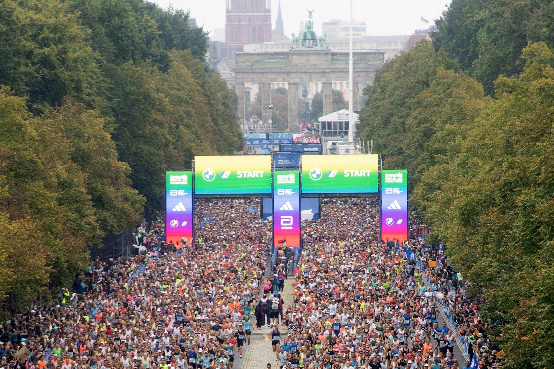 Die Teilnehmer des Marathons beim Start im letzten Jahr.