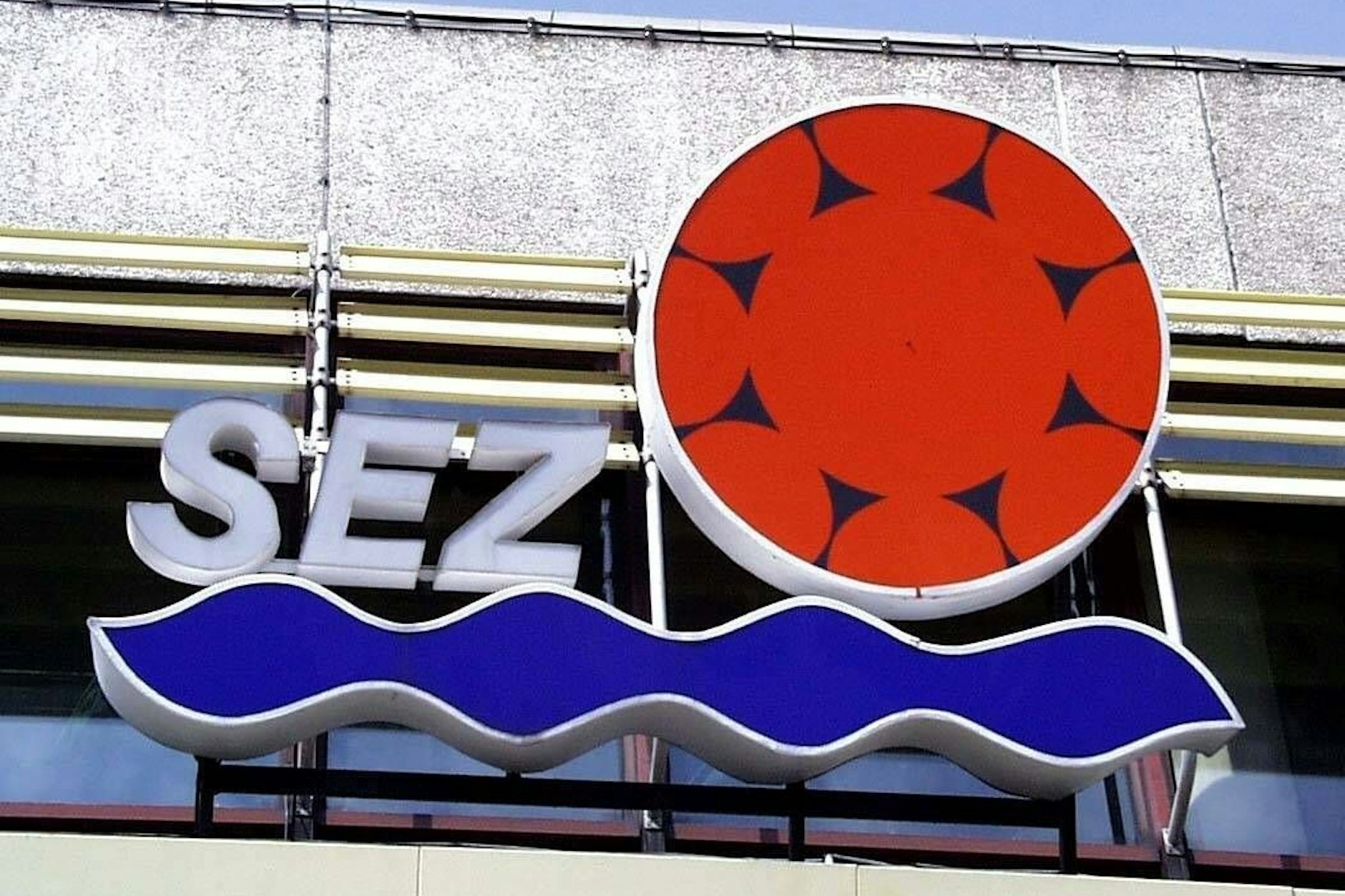 Der Streit um das DDR-Spaßbad SEZ an der Landsberger Allee spitzt sich zu. 