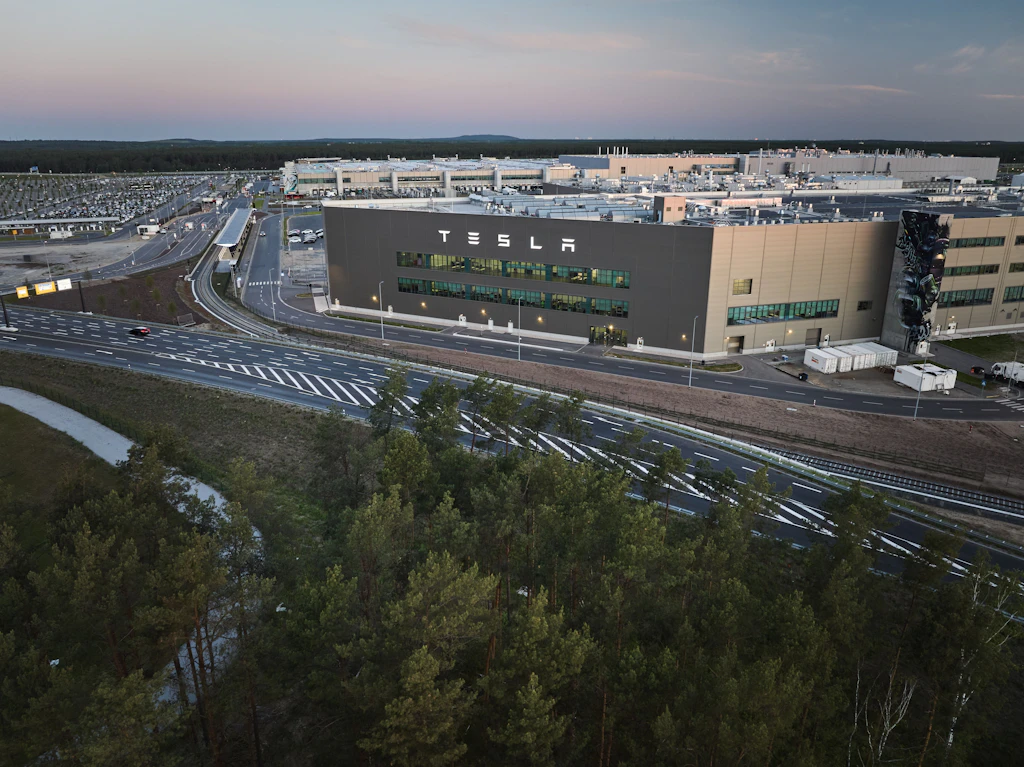 Autoexperte: Entlassungen in Tesla-Gigafactory unvermeidbar