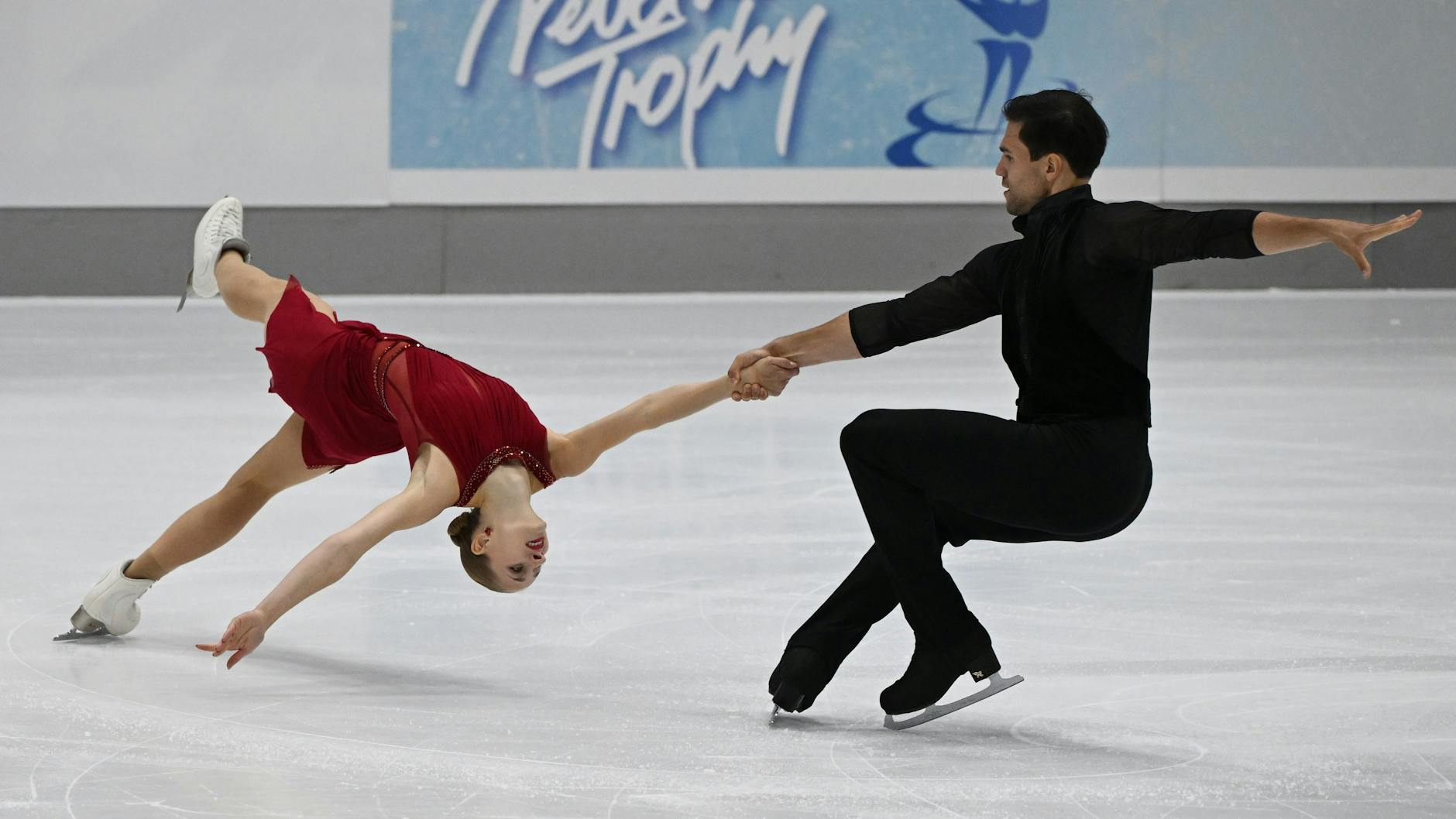Minerva Hase und Nikita Wolodin verzaubern in Oberstpunkt nicht nur die Punktrichter.