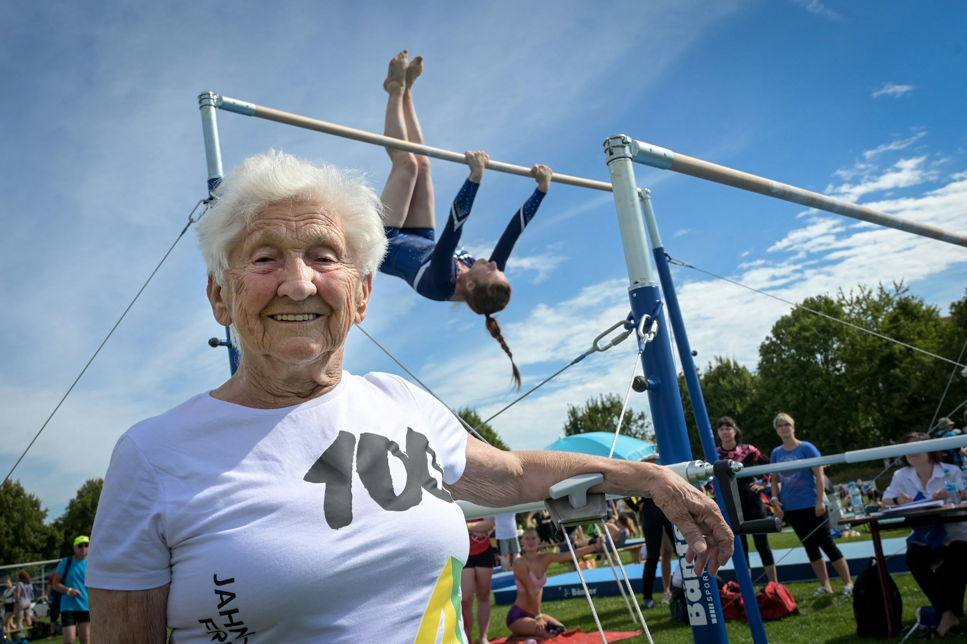 Auch in diesem Sommer war die Turnerin Johanna Quaas sportlich aktiv.&nbsp; Die 98-Jährige wurde 2012 als älteste Turnerin der Welt im Guinness-Buch der Rekorde bekannt.&nbsp;&nbsp;