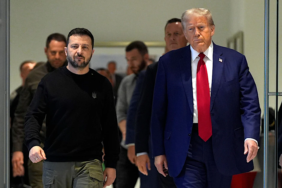 Donald Trump (r.) trifft den ukrainischen Präsidenten Wolodymyr Selenskyj im Trump Tower.