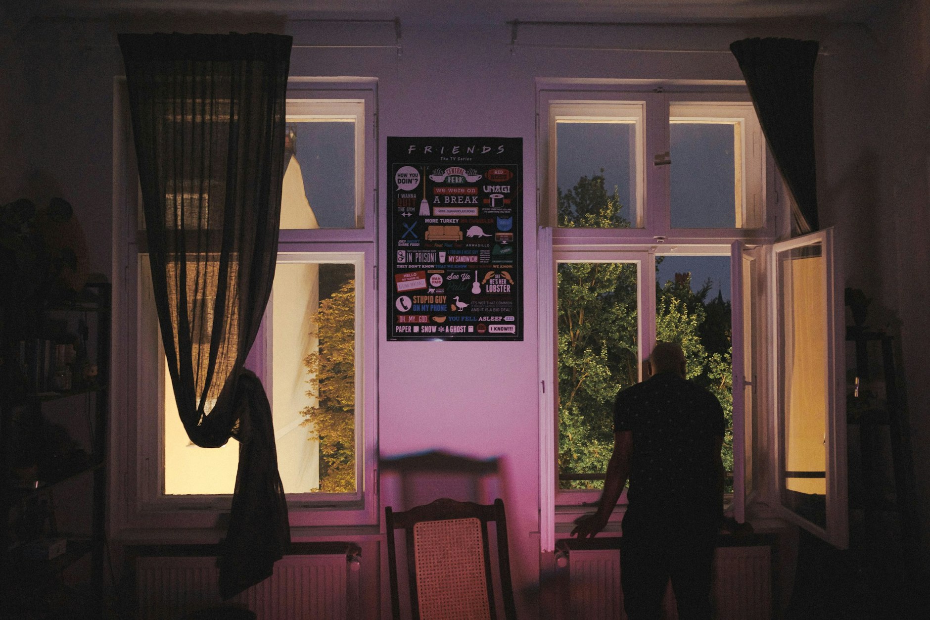 Blick auf den namenlosen Platz: Eigentlich hält Patrick Desiré seine Fenster geschlossen. Der Anwohner will die Falckensteinstraße nicht mal mehr hören.