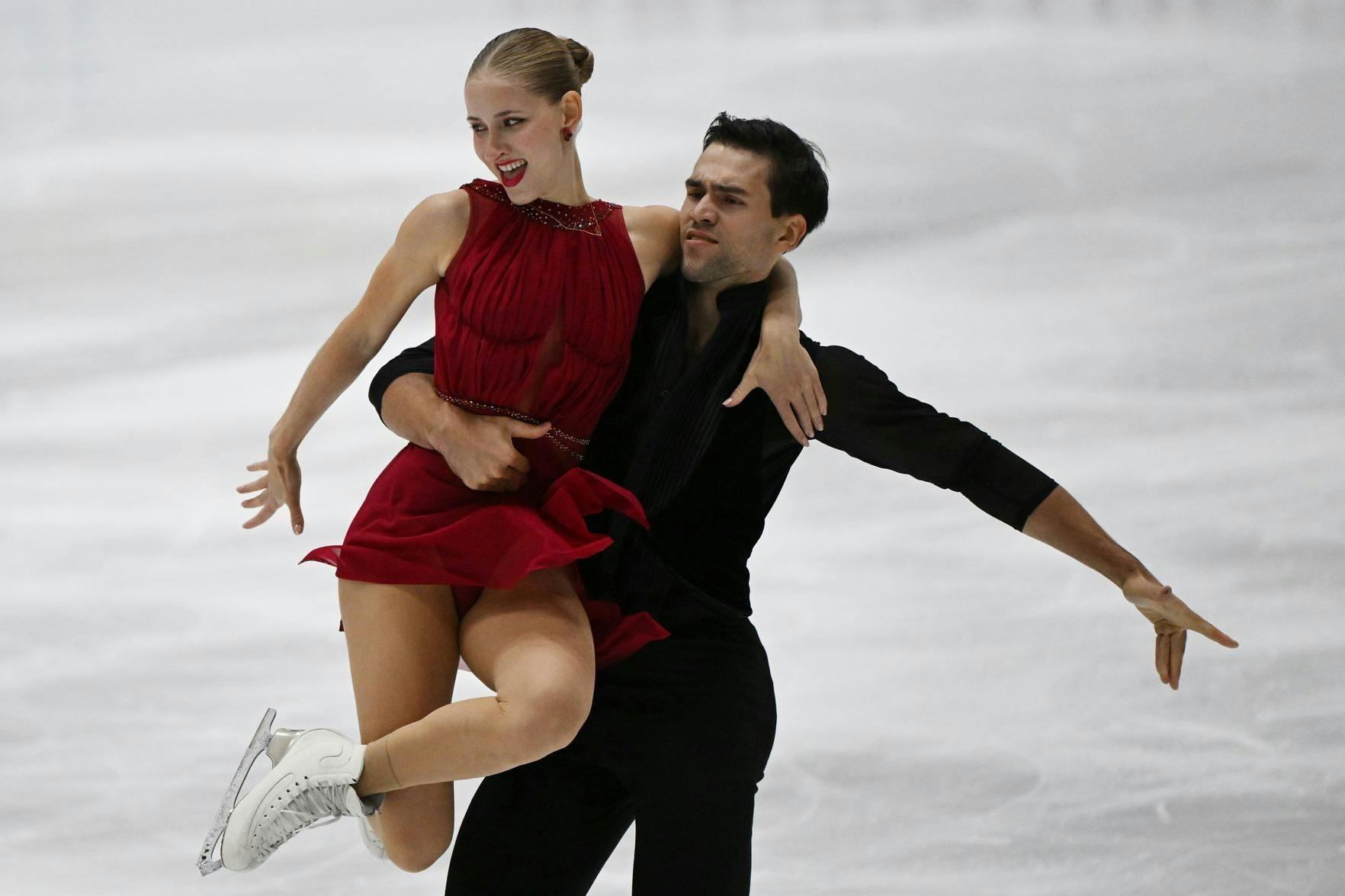 Das ist die große Kunst: Trotz aller Anstrengungen muss es leicht aussehen wie bei Minerva Hase und Nikita Wolodin.