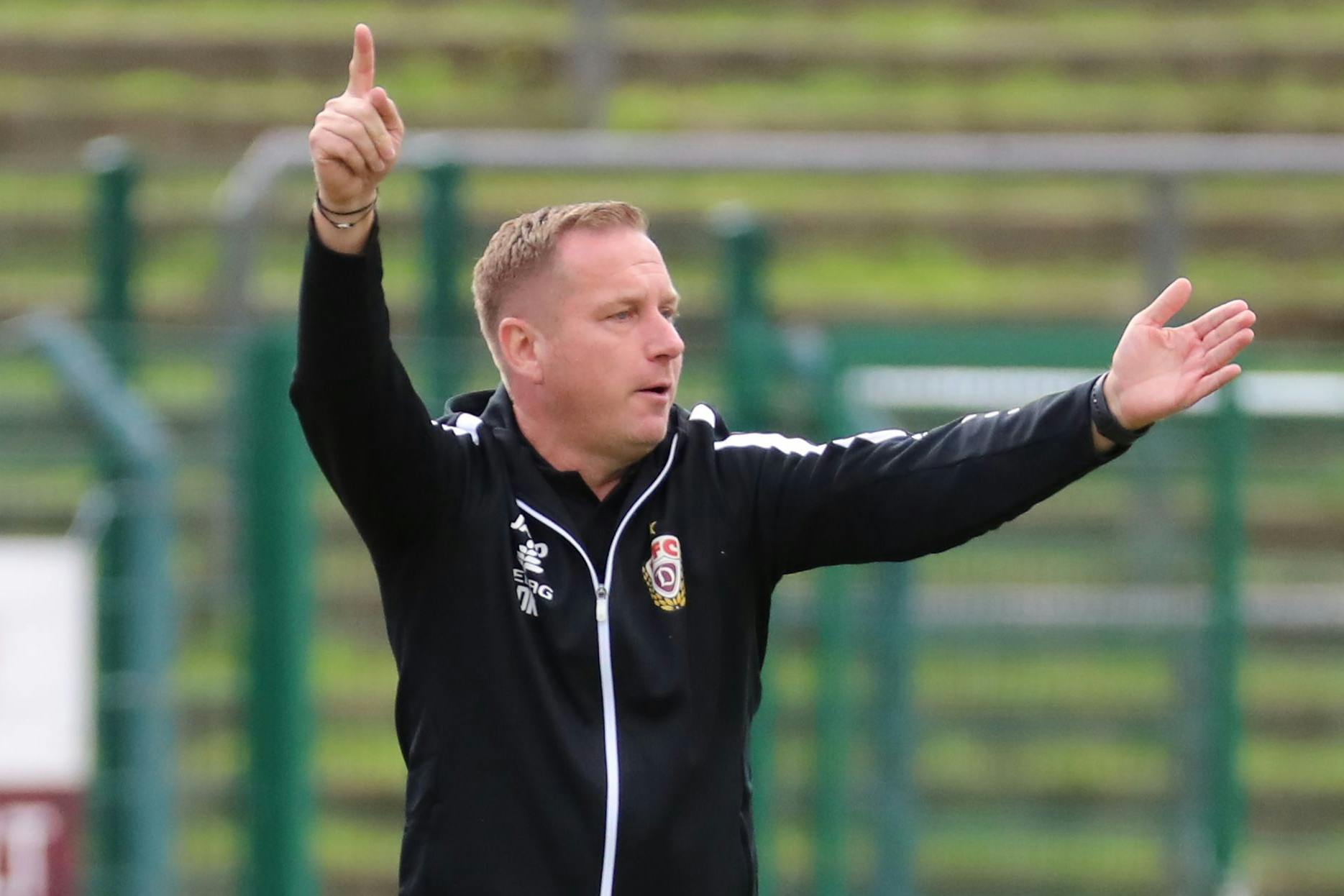 Dennis Kutrieb, seit Donnerstag neuer Cheftrainer des BFC Dynamo, gibt an der Seitenlinie gleich mal richtig Gas.