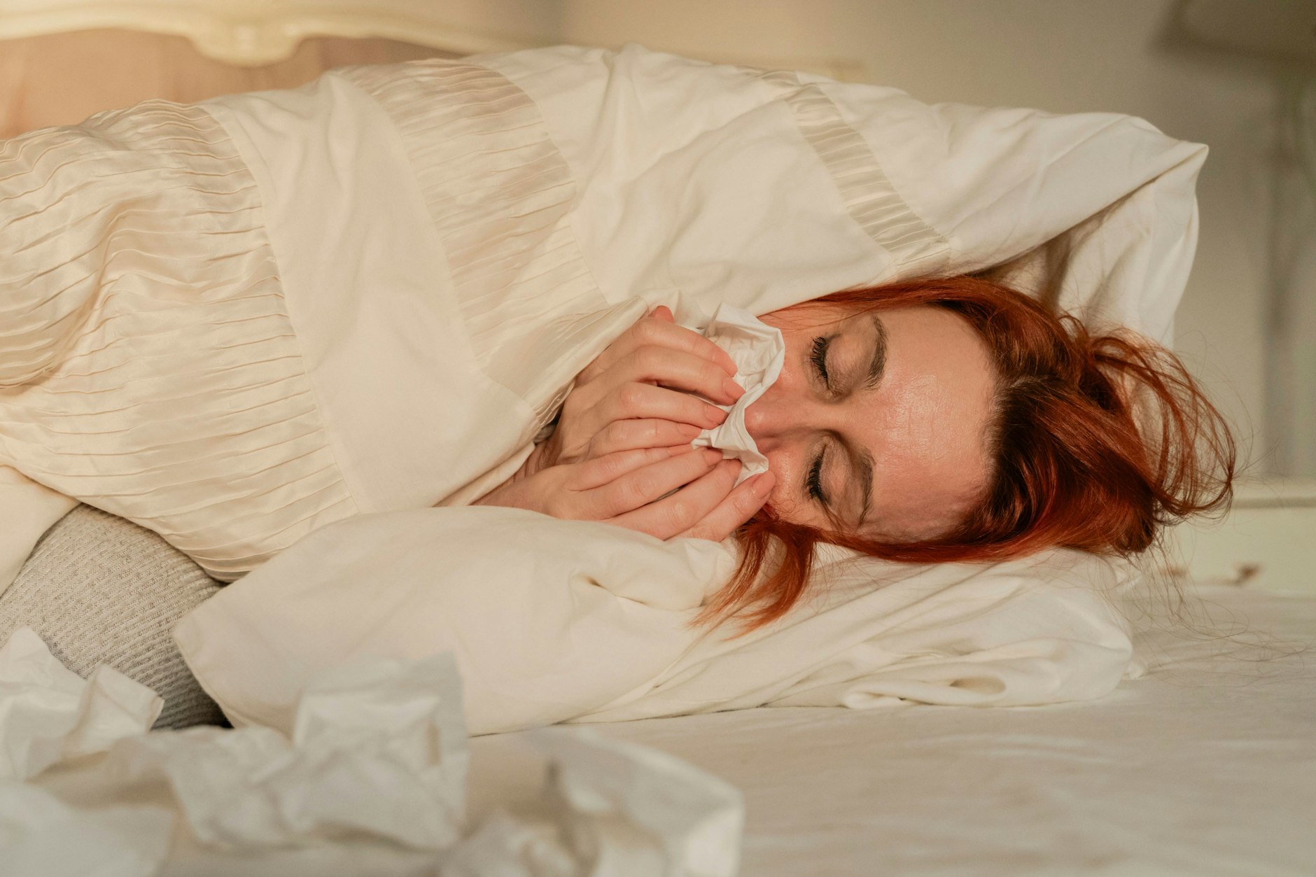 Erkältung eingefangen? Dann hilft oft nur Ruhe – und es kann sich lohnen, das eine oder andere Hausmittel zu probieren.