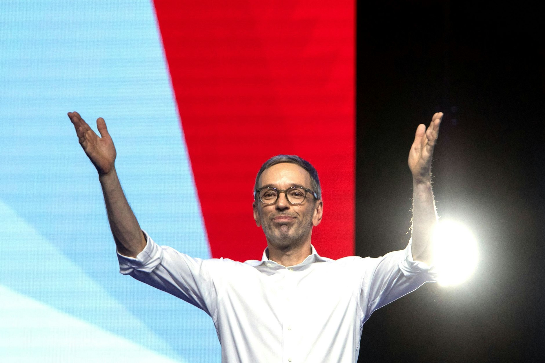 „Ich will euer Werkzeug sein“: Herbert Kickl, Spitzenkandidat der FPÖ, spricht am Freitagabend vor dem Stephansdom in Wien.