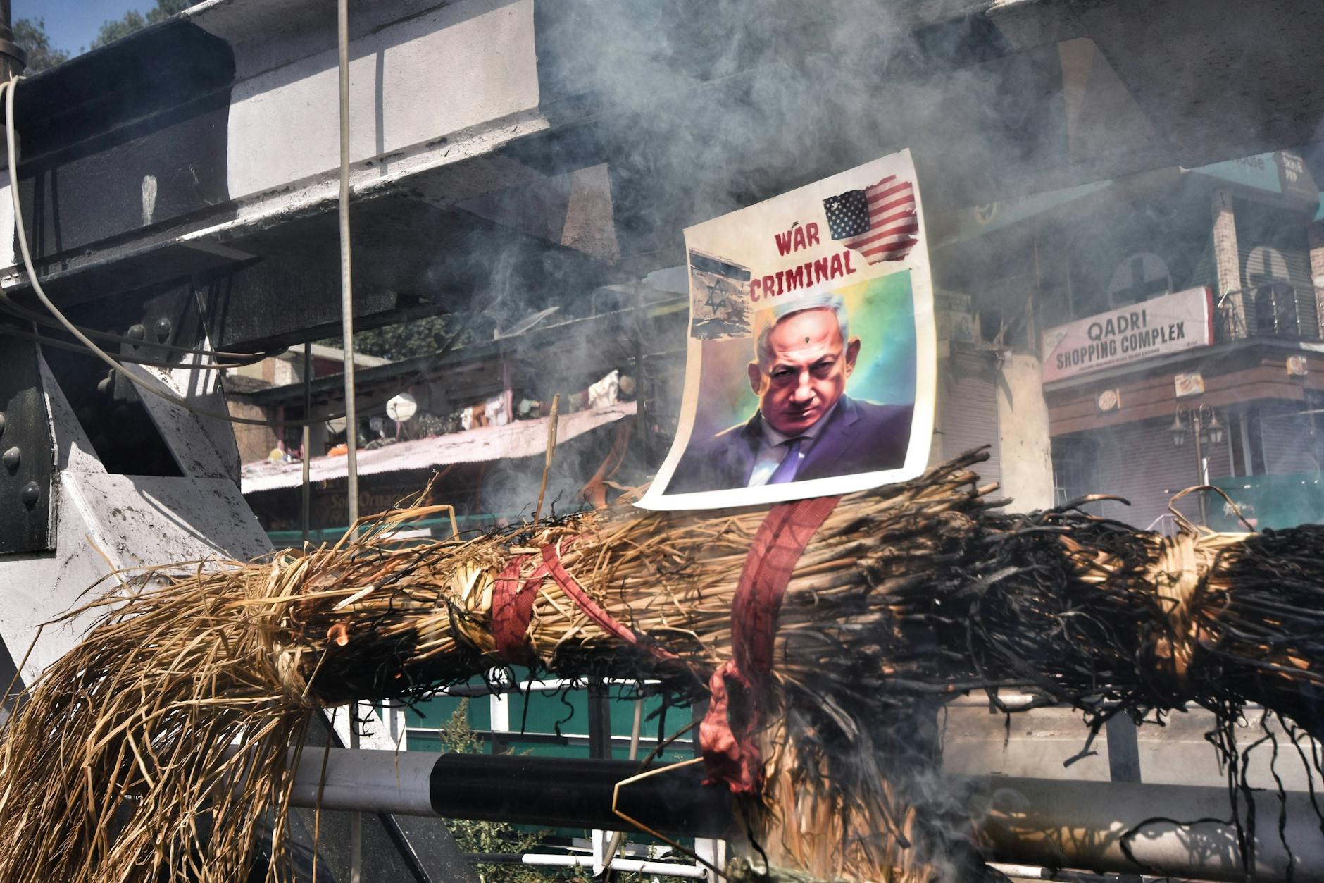 Proteste anlässlich der Tötung des Hisbollah-Chefs Hassan Nasrallah: Im nordindischen Kaschmir veranstalteten schiitische Muslime am Sonntag eine symbolische Verbrennung des israelischen Premierministers Benjamin Netanjahu.