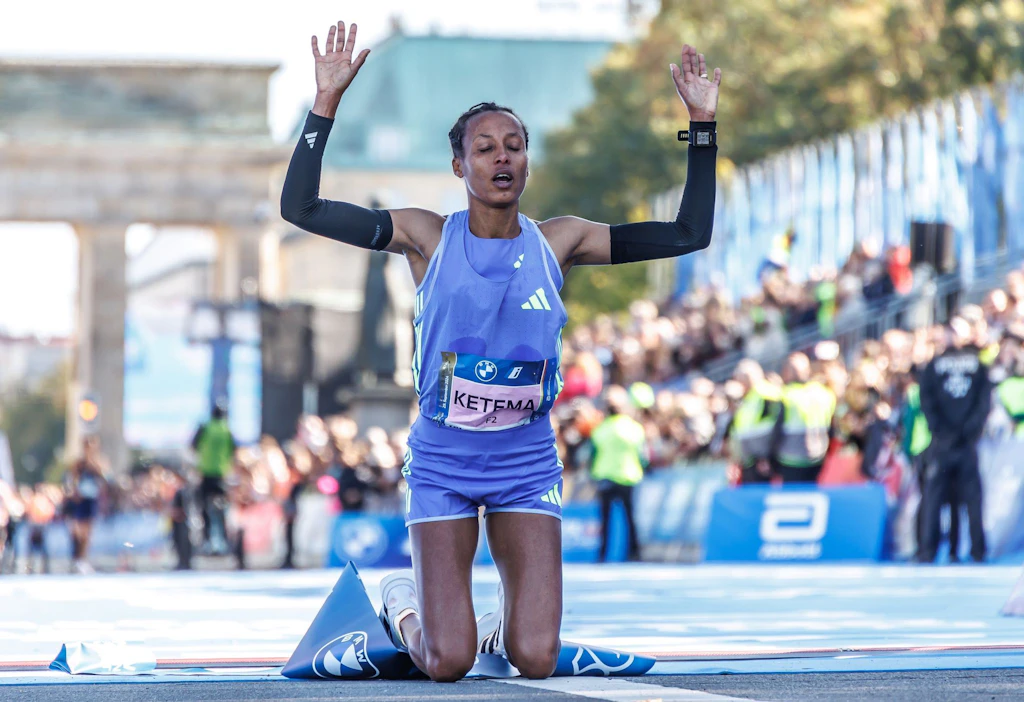 50. Berlin-Marathon: Sieger laufen ins Ziel – das sind die Platzierungen