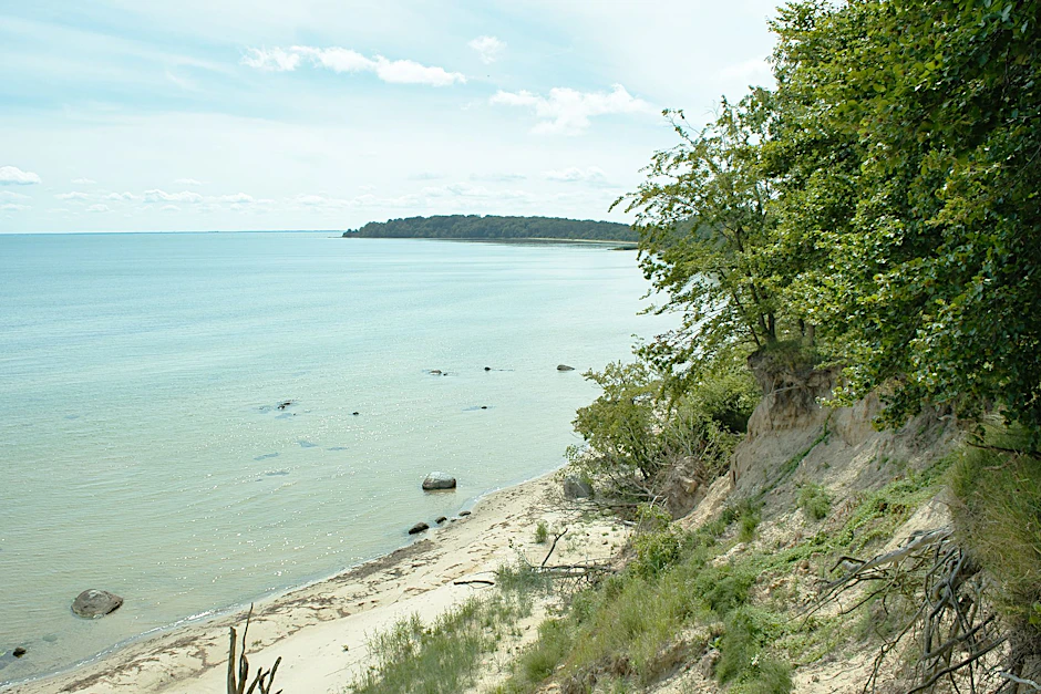 Von der Steilküste der Insel Vilm brechen immer wieder große Stücke ab. Zu DDR-Zeiten diente Vilm als Urlaubsinsel der DDR-Minister.