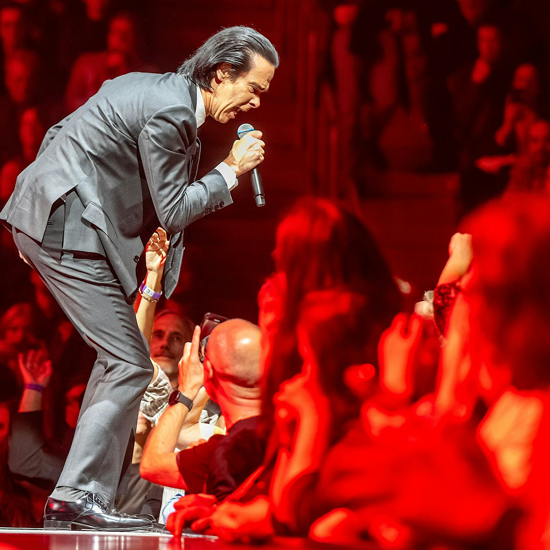 Nick Cave in der Berliner Uber-Arena: Große Dankbarkeit der Berliner Fans – und viel Liebe