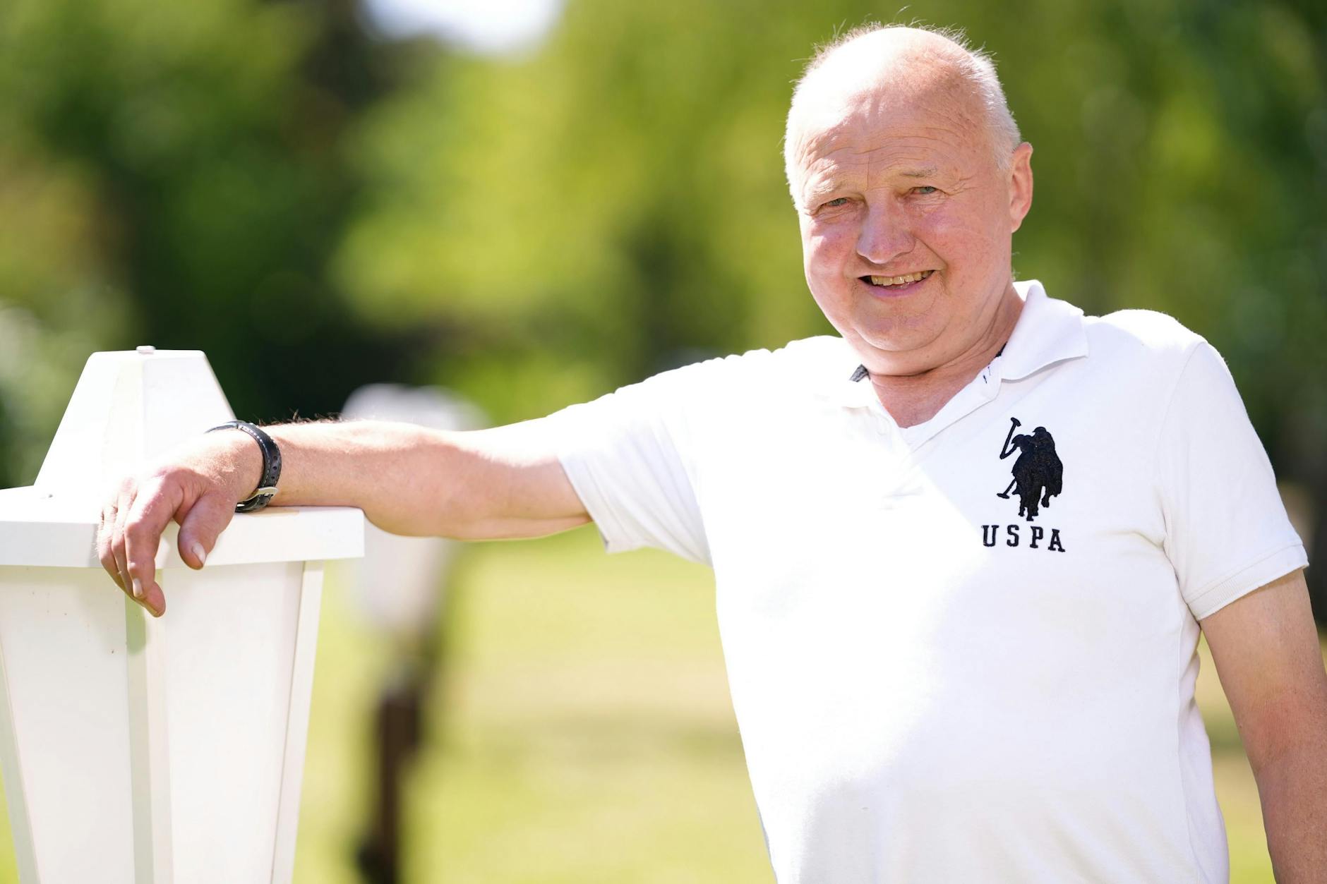 Schock bei „Bauer sucht Frau“: Heiner ging es kurz vor dem Scheunenfest plötzlich nicht gut, die Sanitäter mussten ihn versorgen und ins Krankenhaus bringen.