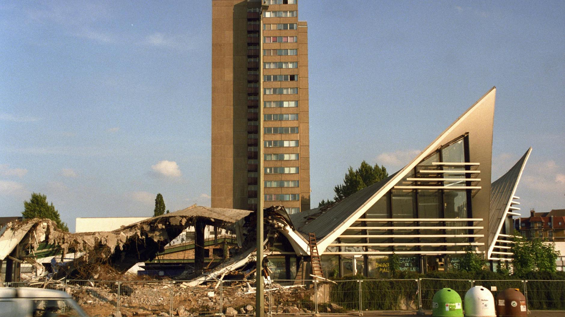 Das legendäre Ahornblatt in Berlin-Mitte: Ende 2000 wurde das DDR-Gebäude abgerissen.