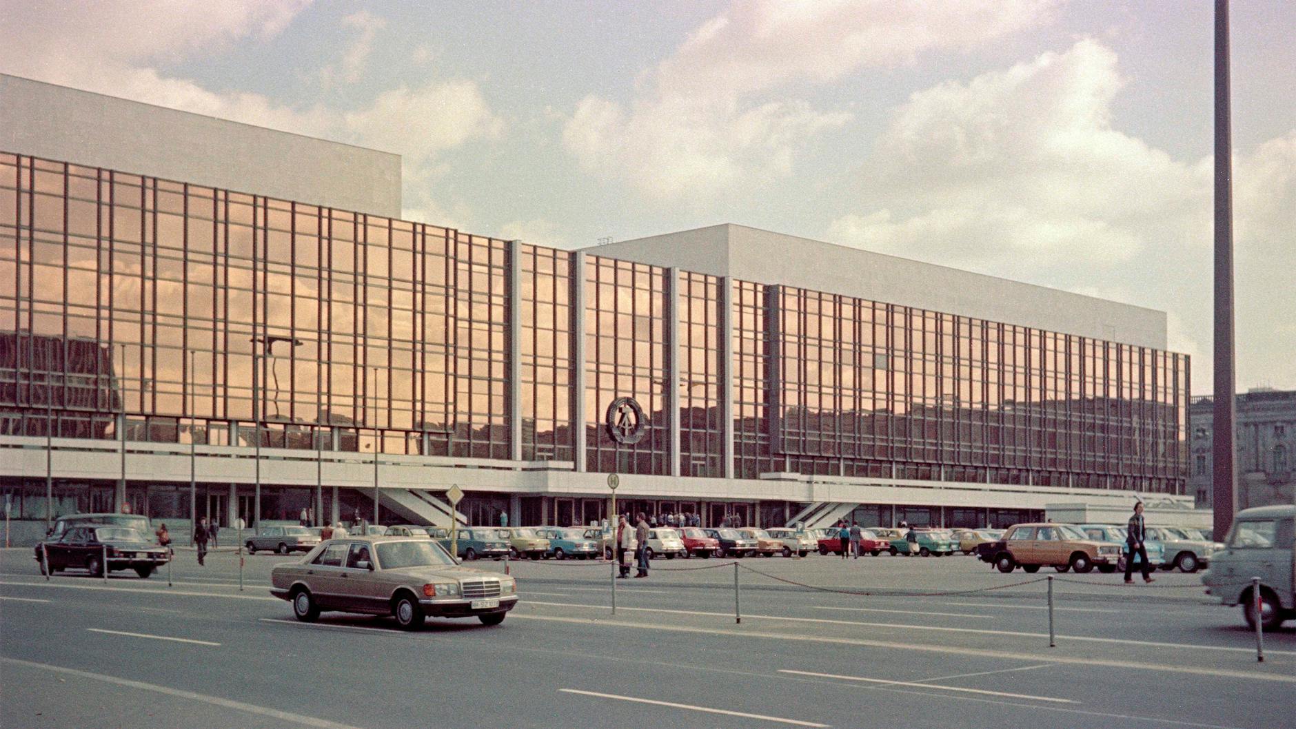 Der Palast der Republik im Oktober 1980