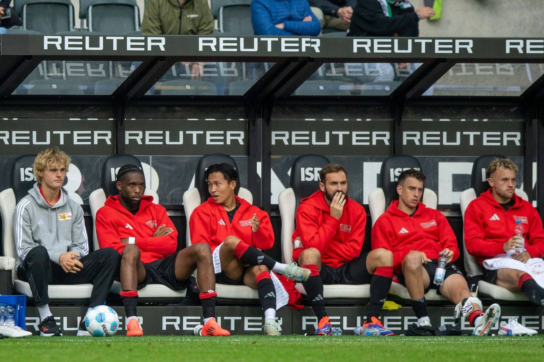Tom Rothe (l.) wurde in Mönchengladbach von Union-Trainer Bo Svensson schon zur Pause ausgewechselt.