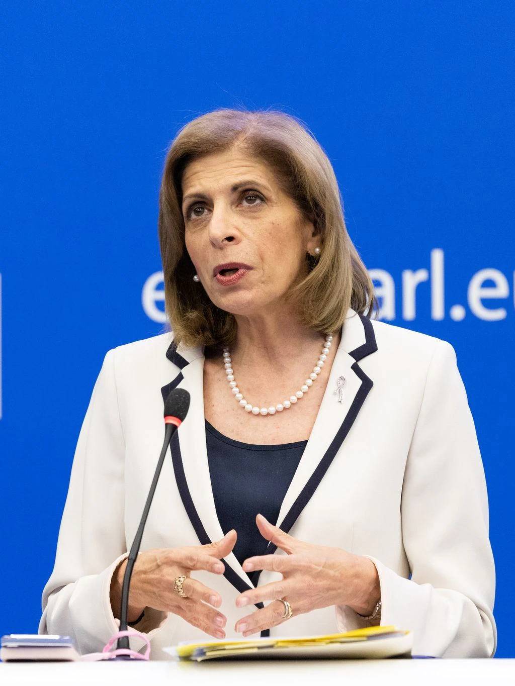 EU-Gesundheitskommissarin Stella Kyriakides sorgt mit einem Vorstoß für ein Rauchverbot im Freien für Schlagzeilen.