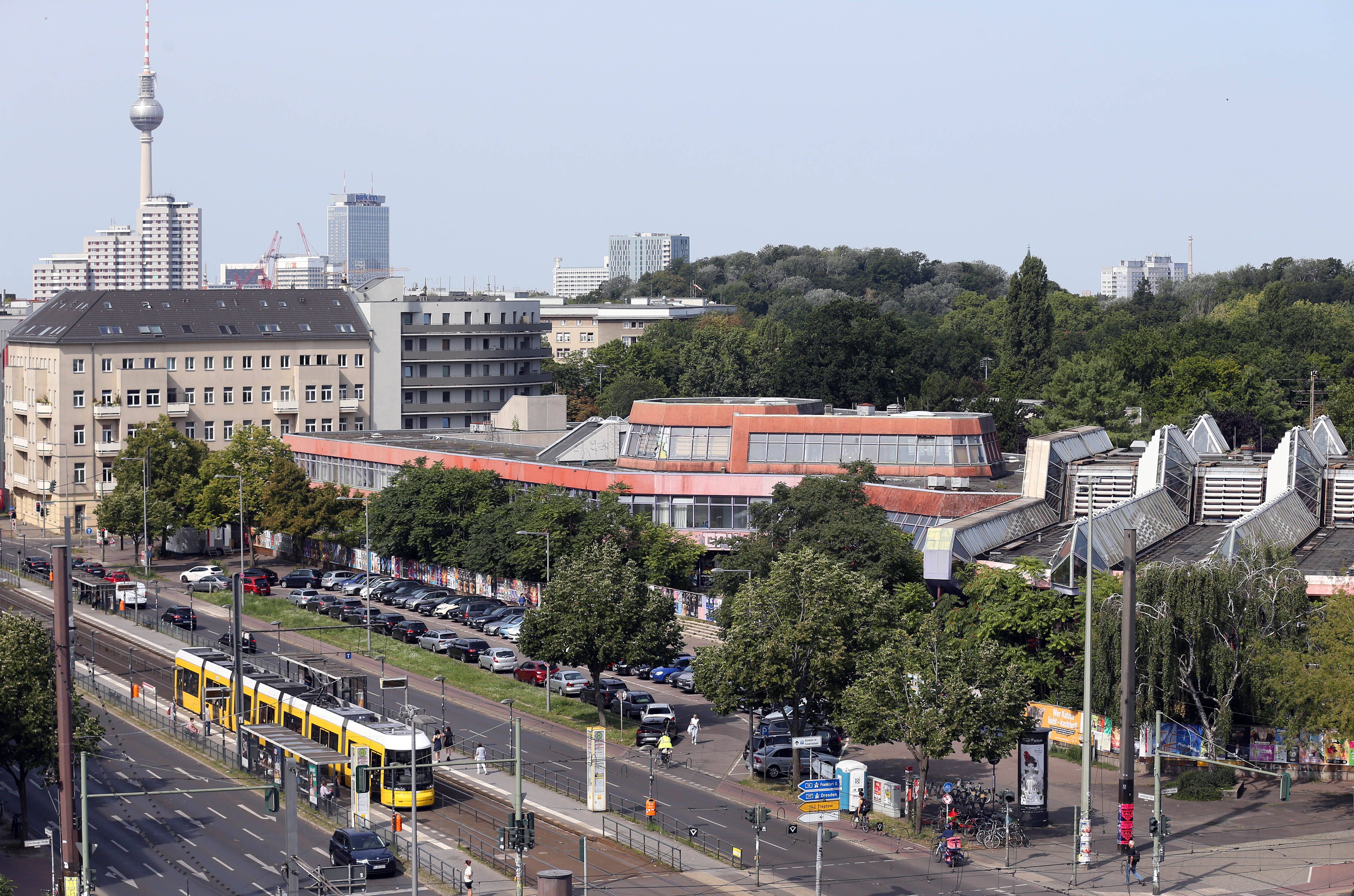 Berlin baut viele Wohnungen! Warum reißt der Senat dann das SEZ ab?