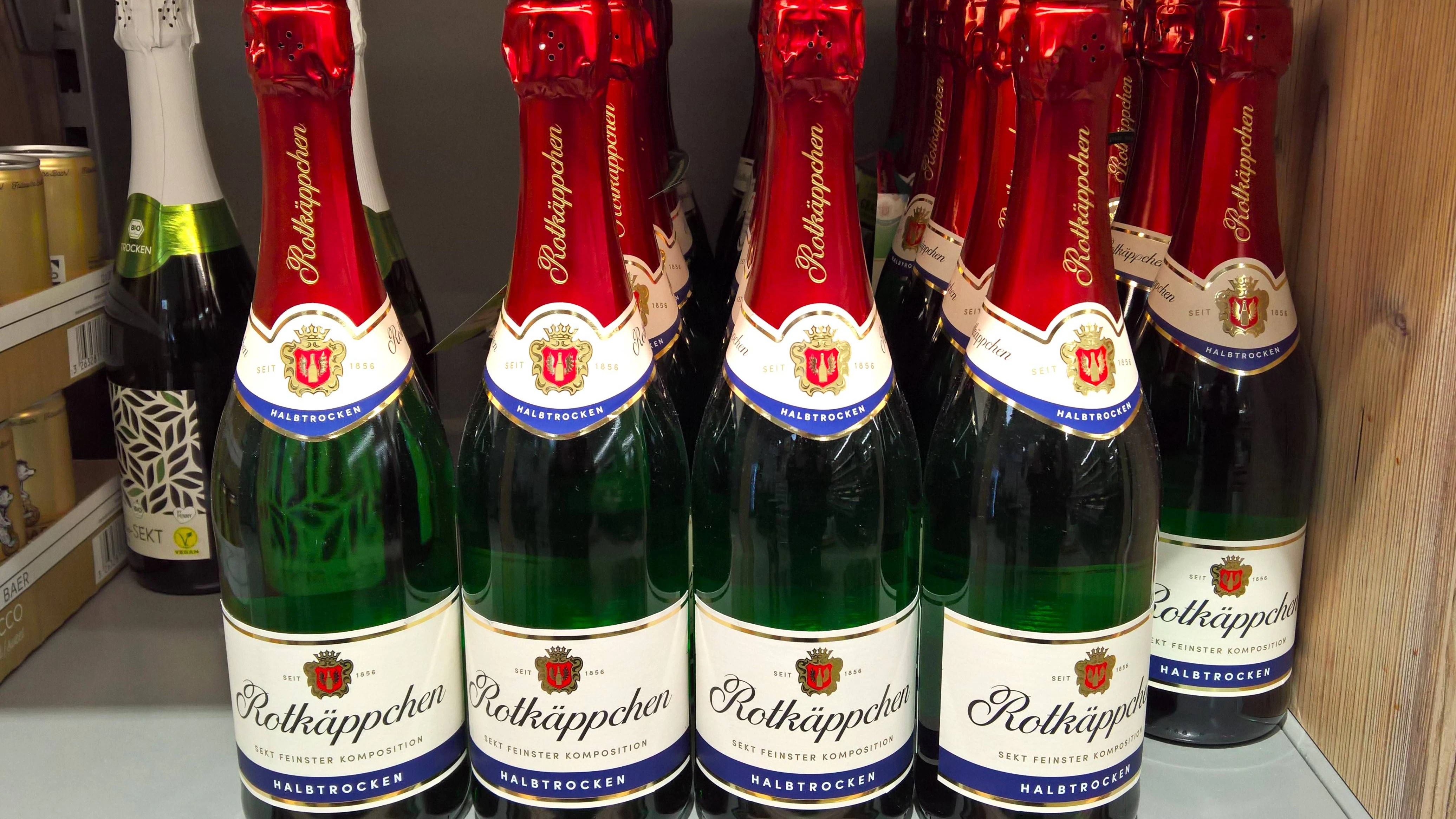 Die Sekt-Marke Rotkäppchen, in der DDR beliebt, gibt's bei Aldi.