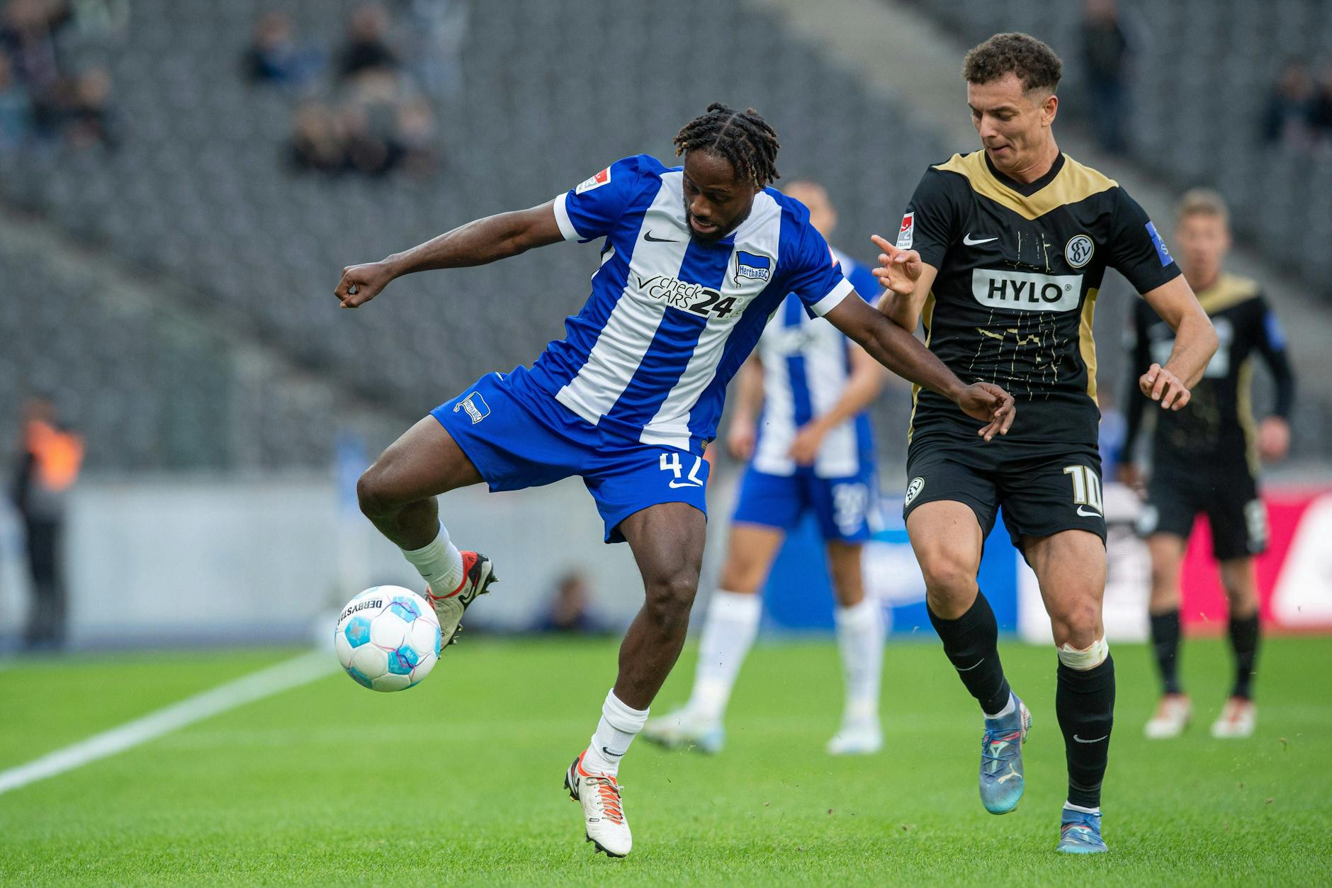 Deyo Zeefuik (26) plagten gegen Elversberg Magenprobleme und er musste zur Halbzeit vom Platz. Gegen Schalke steht der Defensiv-Abräumer wieder zur Verfügung. 