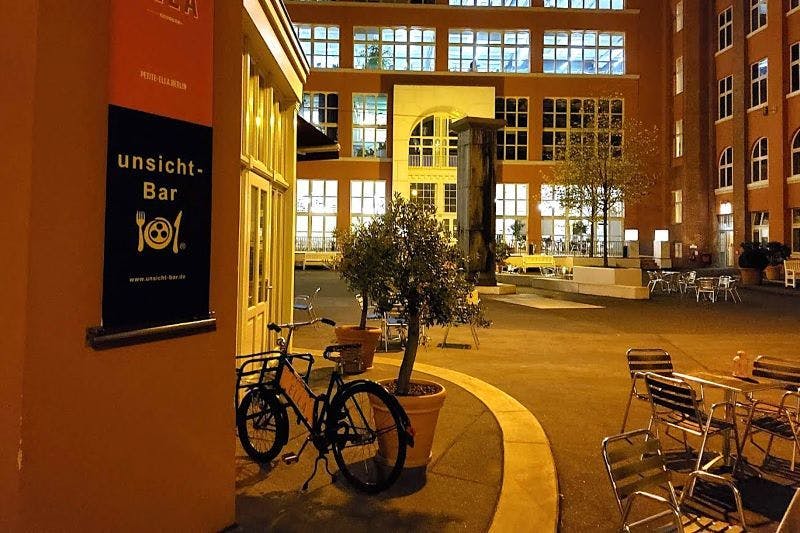 Das Restaurant liegt unweit vom Alexanderplatz auf dem Gelände der historischen BACKFABRIK.