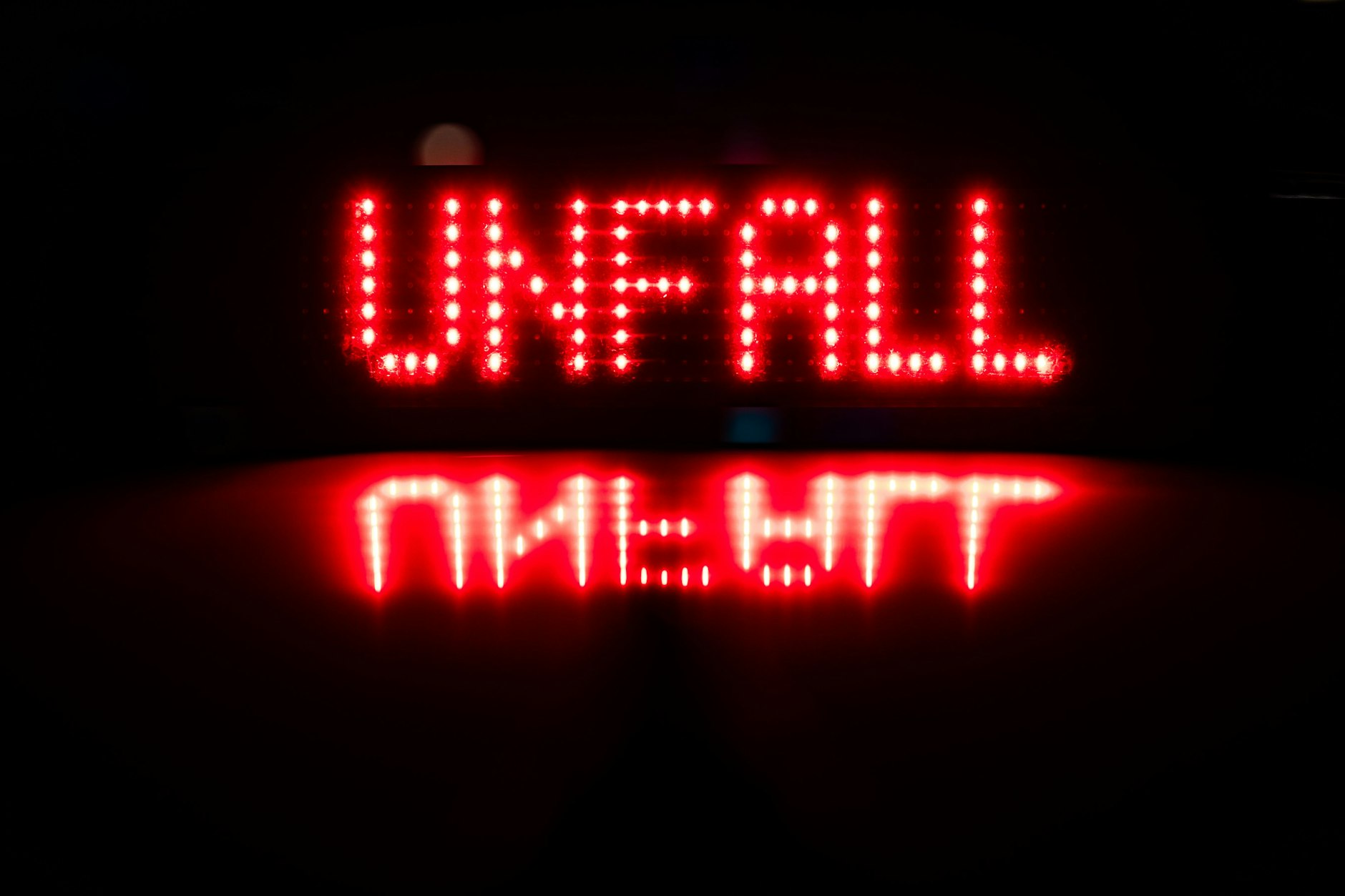 Die A113 ist am Dienstagmorgen nach einem Unfall voll gesperrt.