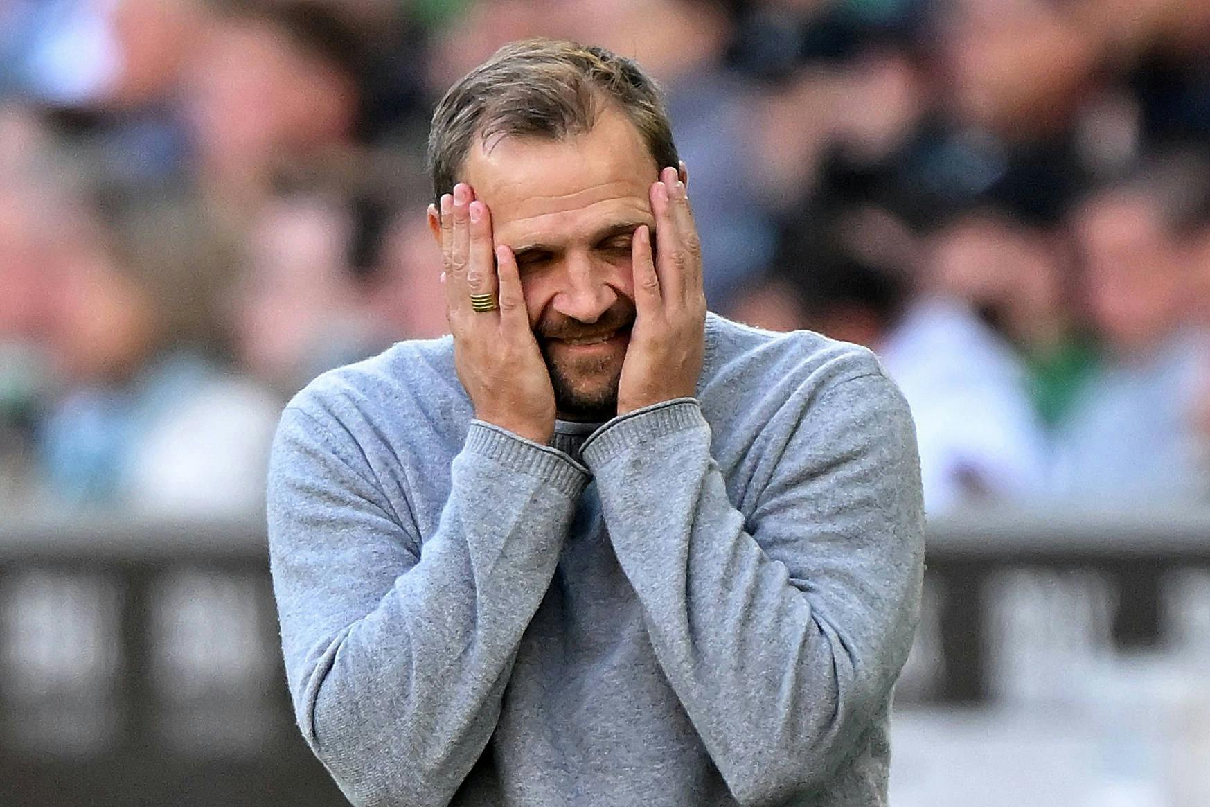 Kann es nicht fassen, dass sein Team in der Nachspielzeit noch das 0:1 kassiert: Union-Coach Bo Svensson