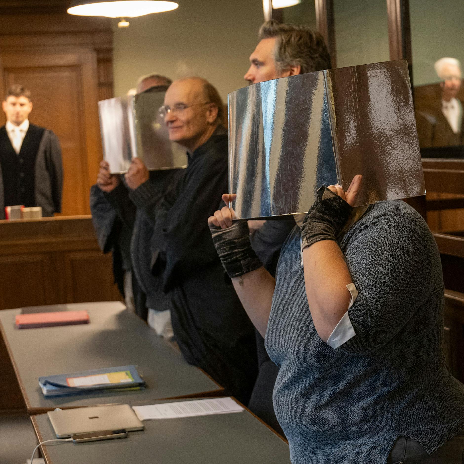 Ist dieses Paar schuld am Tod der pflegebedürftigen Mutter?