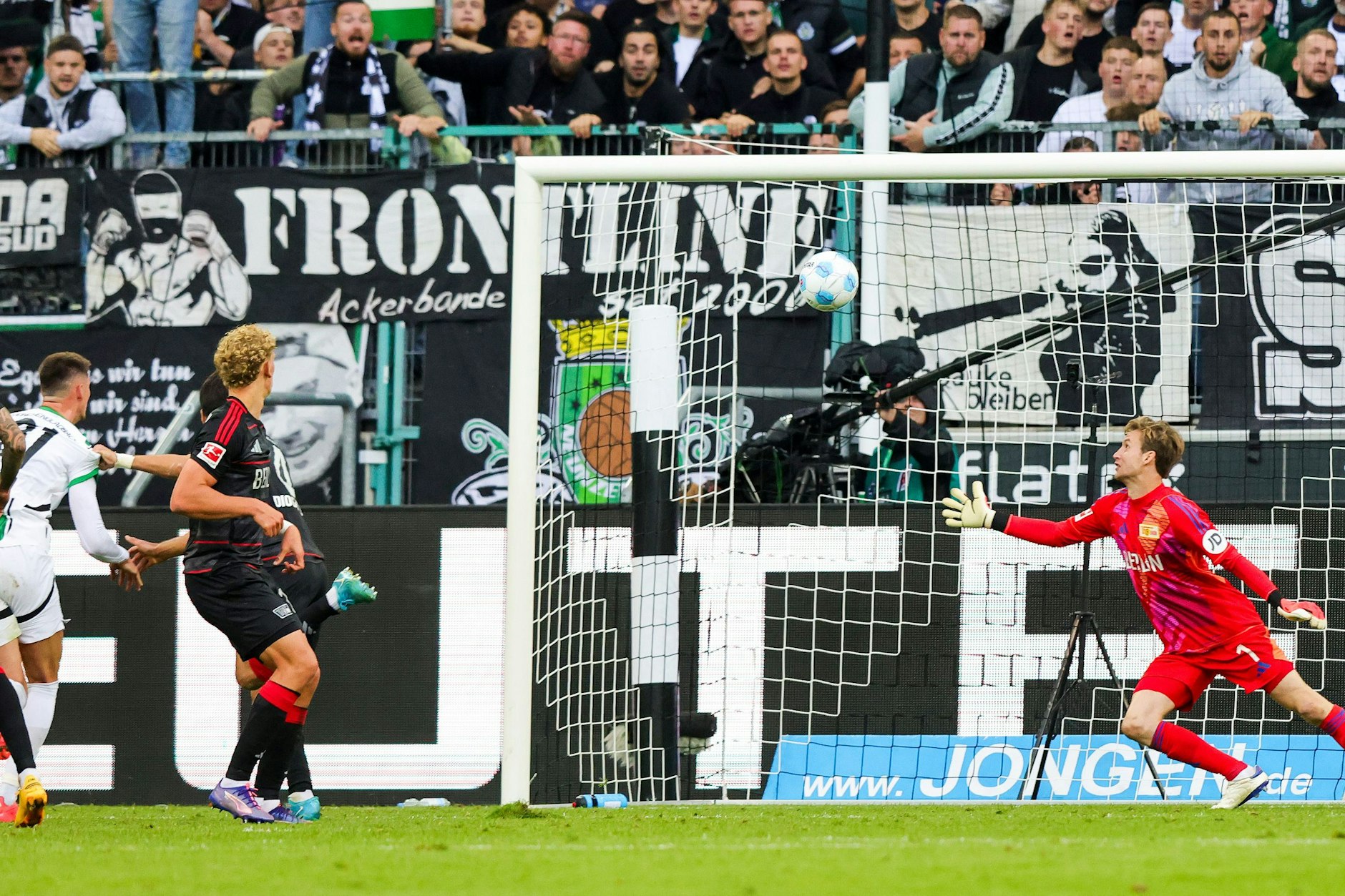 Bitter: Der 1. FC Union verliert in Gladbach das Spiel durch ein Gegentor in der 96. Minute. 