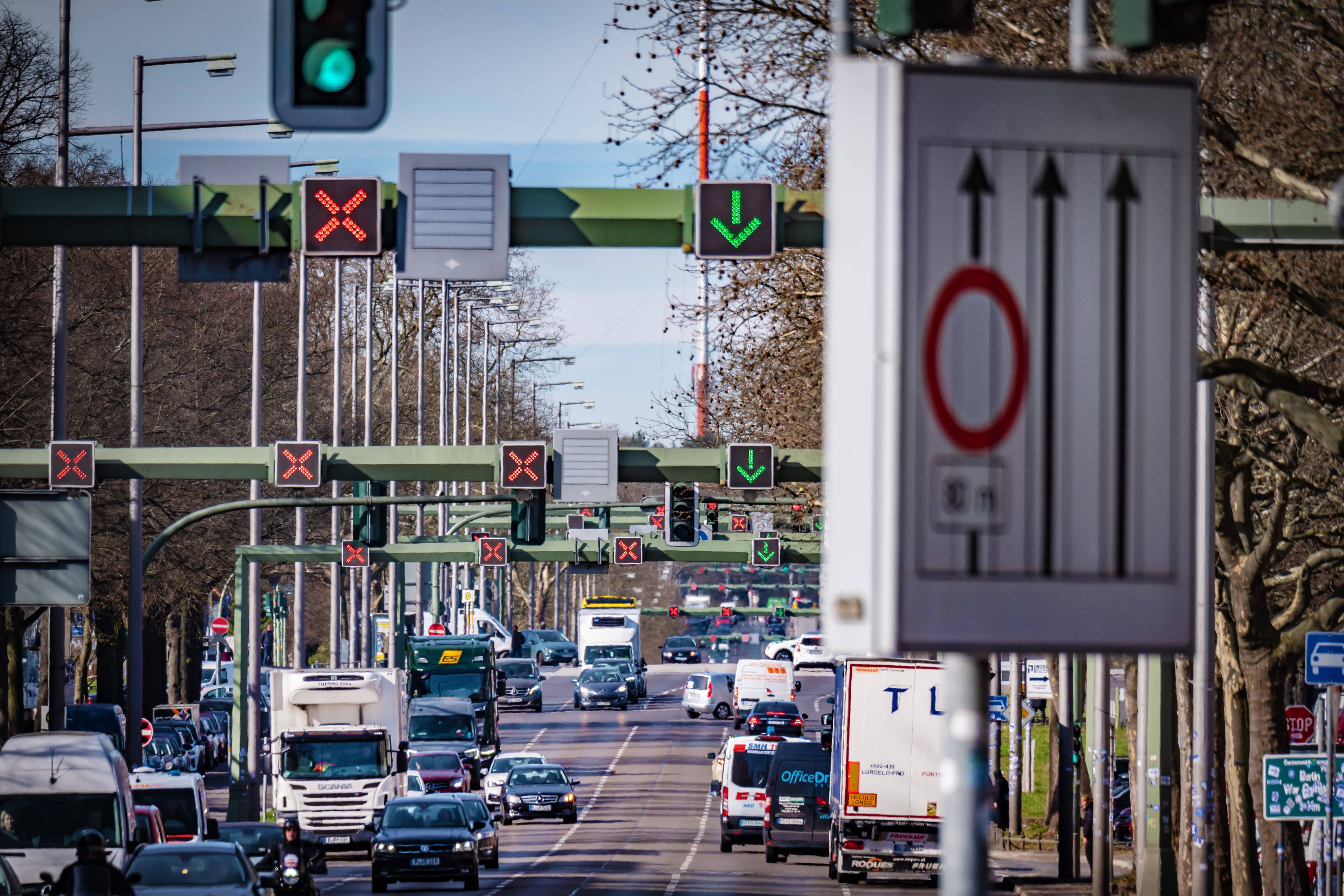 Vollsperrung! Verkehrs-Chaos auf der Heerstraße – DAS ist der Grund