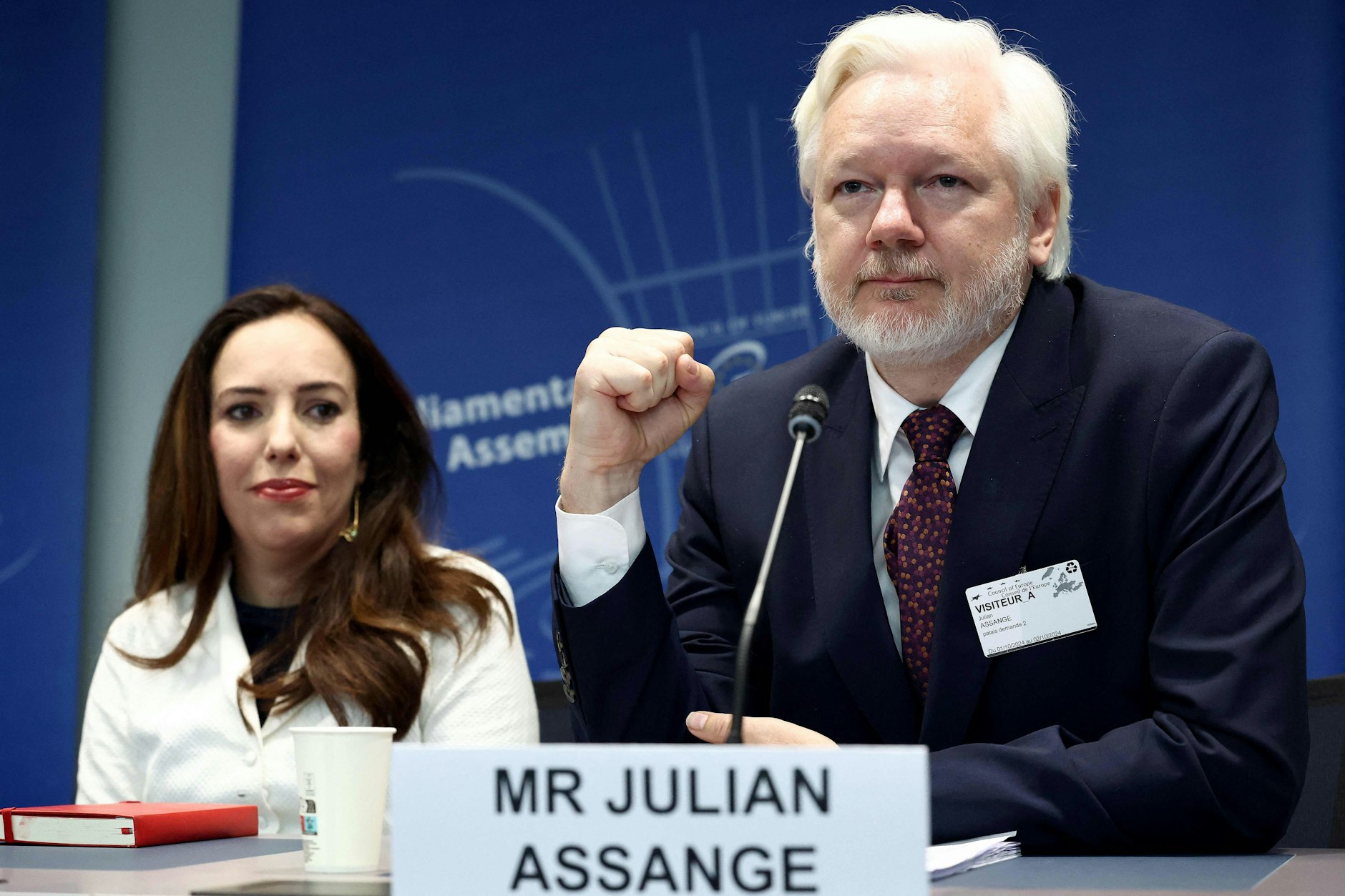 Erstmals seit seiner Entlassung aus einem britischen Gefängnis hat sich Wikileaks-Gründer Julian Assange&nbsp;zu seinem Fall geäußert.
