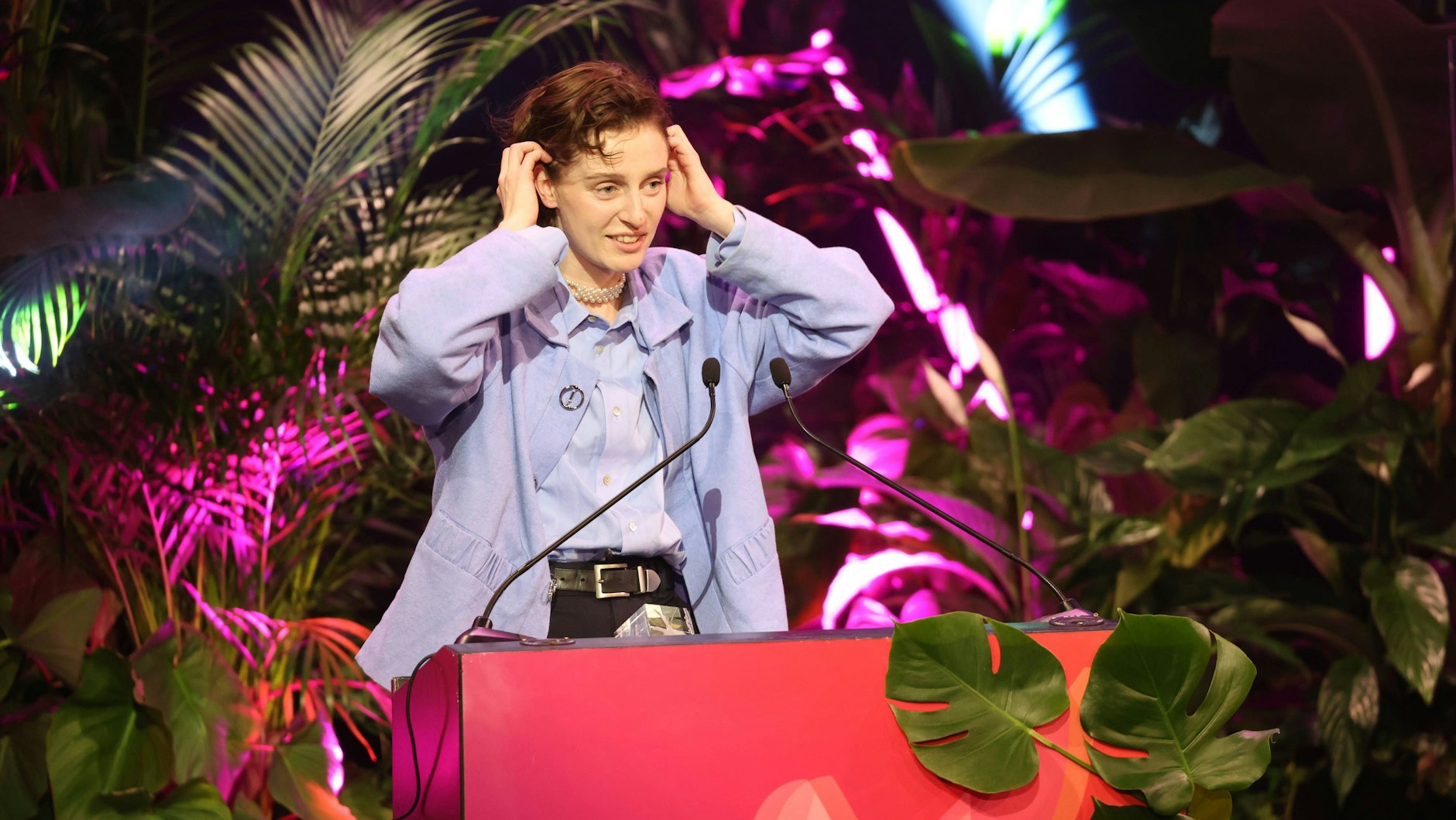 Die Schauspielerin Julia Windischbauer rüffelte bei den First Steps Awards ihr Heimatland Österreich.