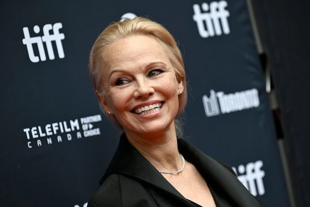 Pamela Anderson: Trump zahlte mir 500 Dollar, damit ich auf seine Geburtstagsfeier komme