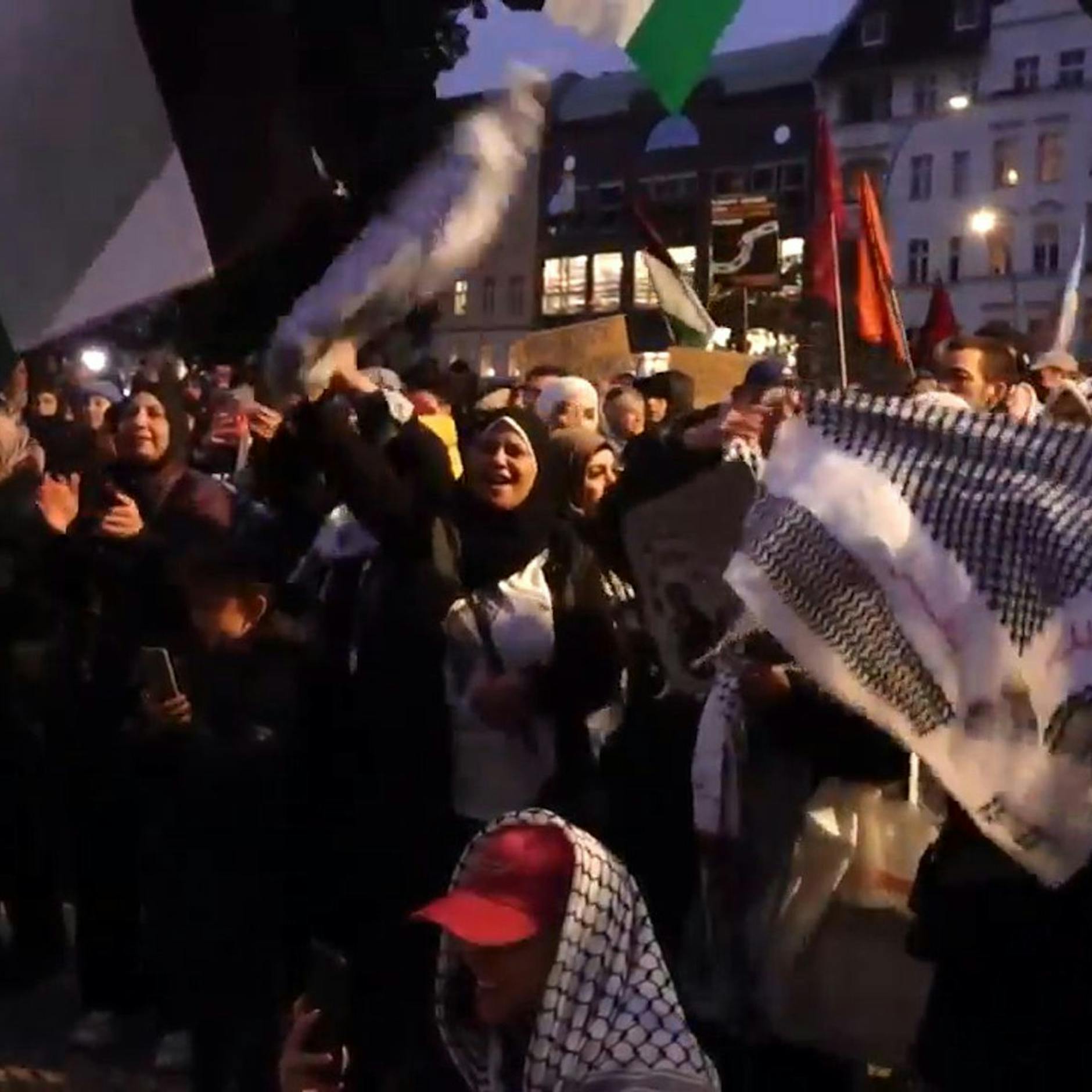 Jubel bei Pro-Palästina-Demo in Berlin über Raketenangriff auf Israel