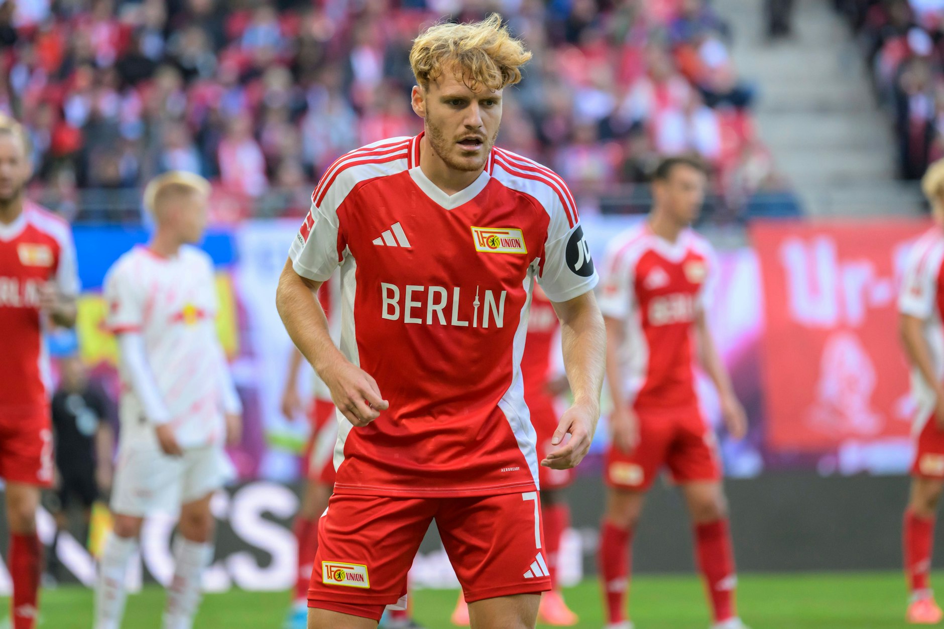 Union-Stürmer Yorbe Vertessen (links) traf am Dienstag im Training in Thierry-Henry-Manier.