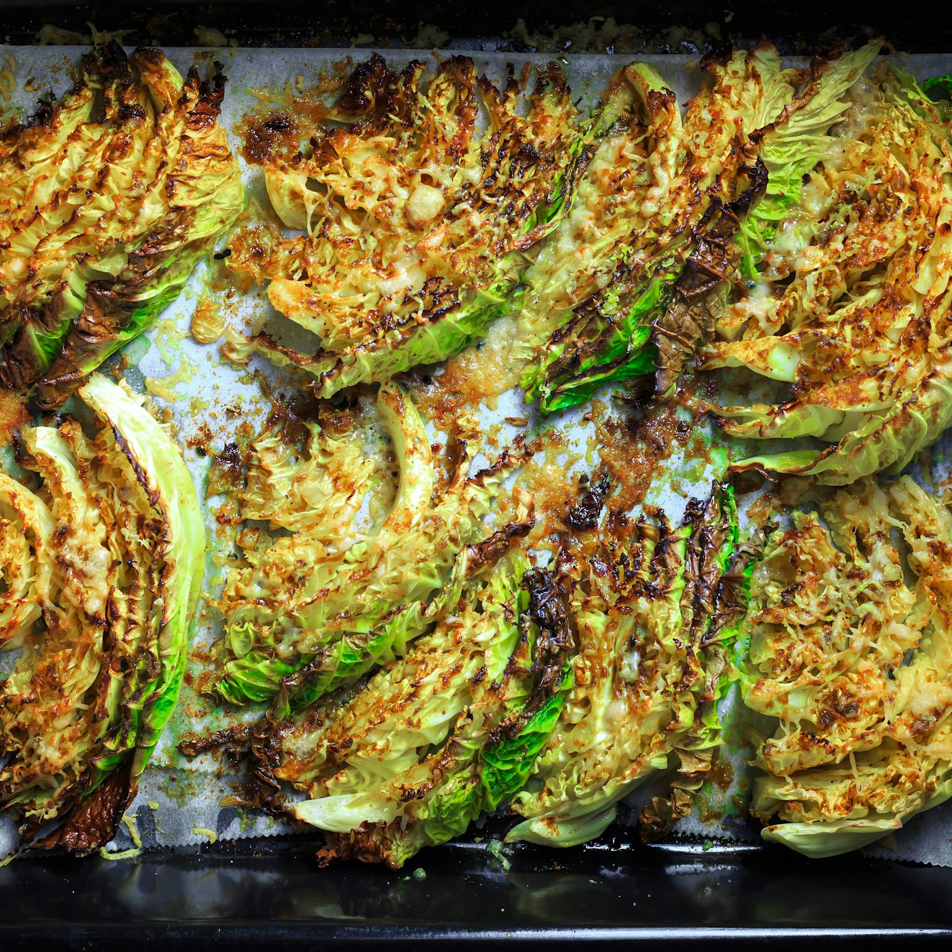 Genial! Rezept für Wirsing mit Parmesan und Knusper-Kruste vom Blech