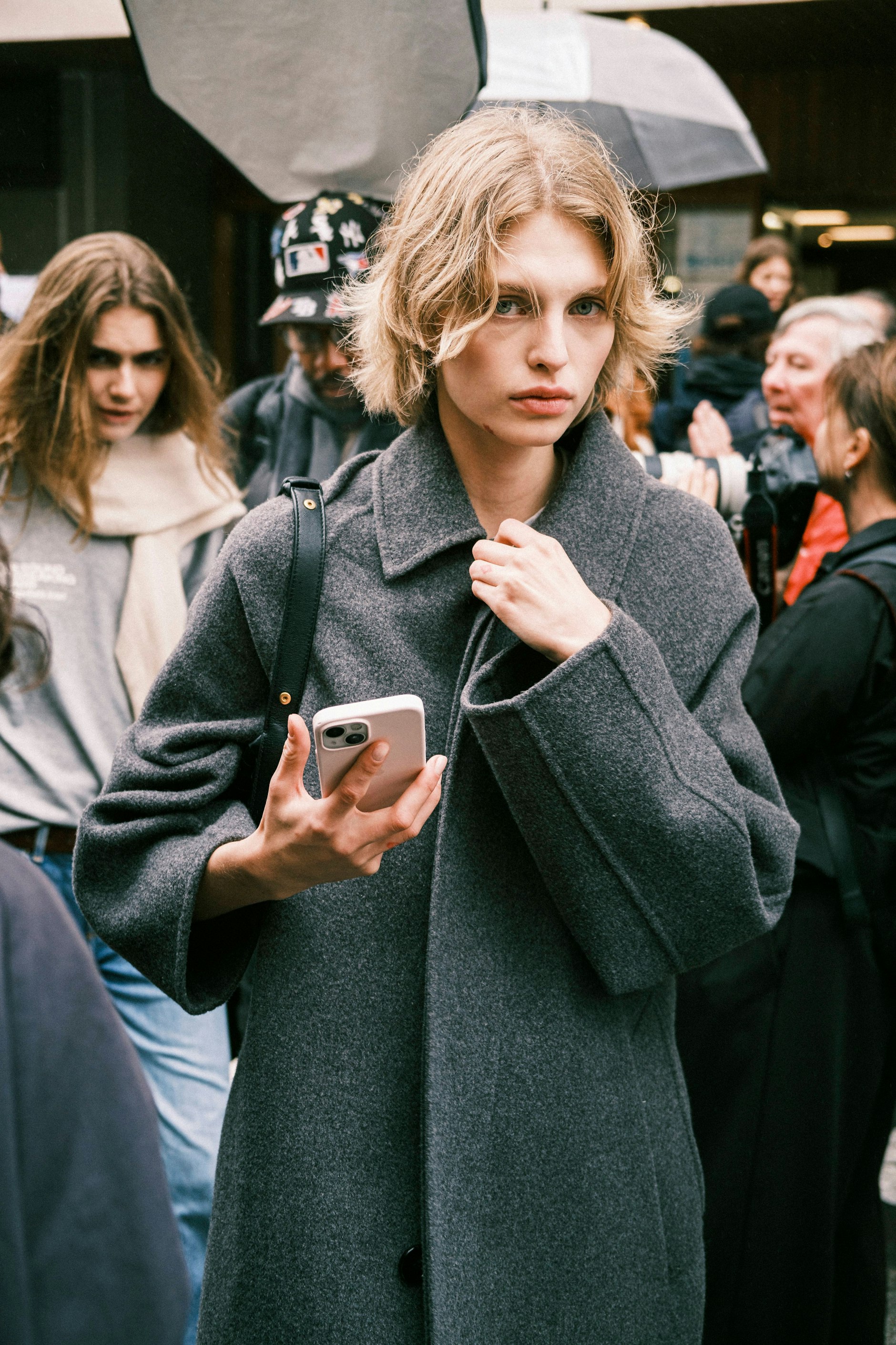 Die Braunschweigerin Karolina Spakowski ist zwar keine echte Französin, passt aber mit ihrem Look bestens in die Hauptstadt der Mode. Kein Wunder, dass sie auf vielen großen Schauen der Paris Fashion Week als Model gebucht wird.