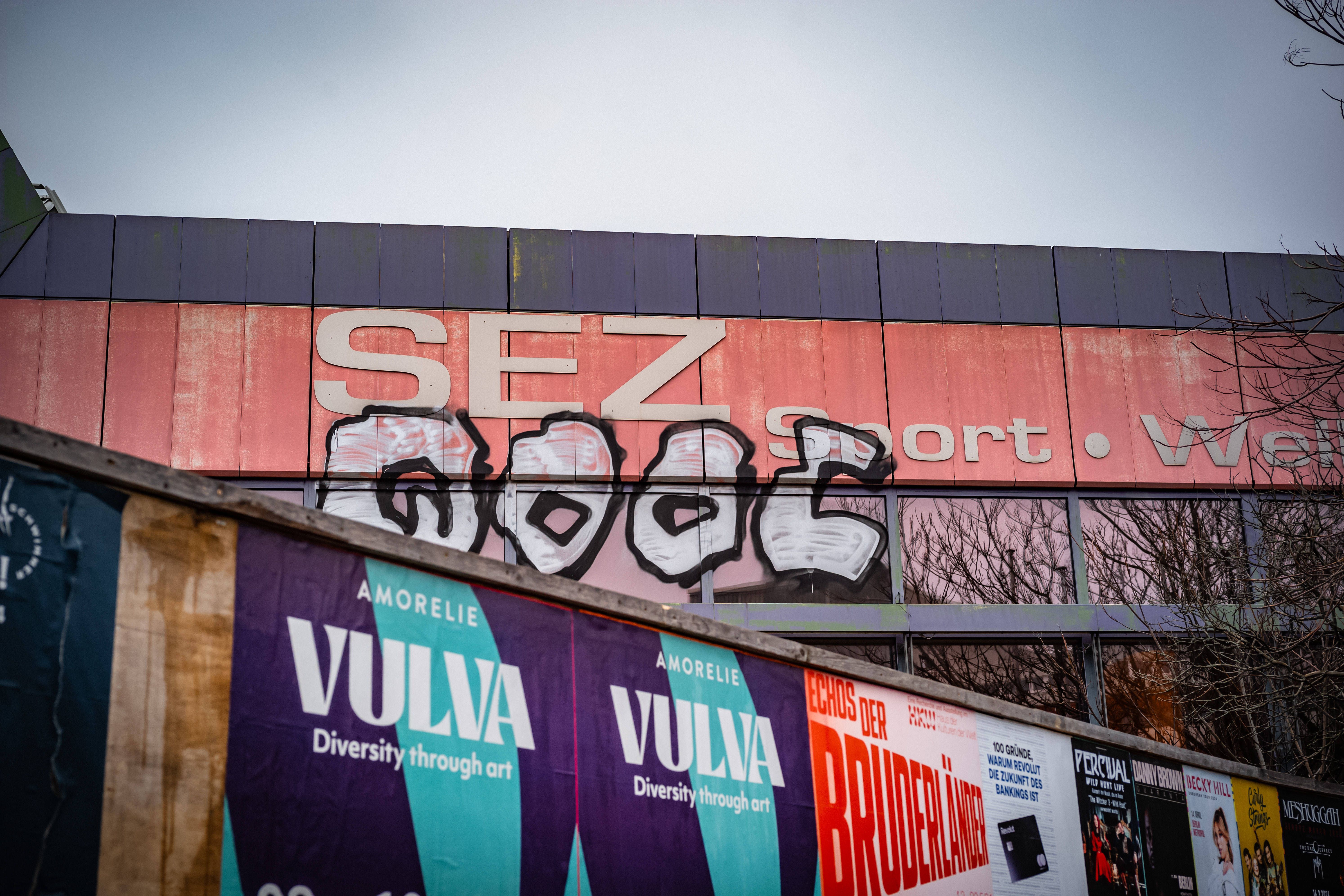 SEZ-Mieter sollen bleiben, sonst reißen Vandalen das DDR-Spaßbad ab