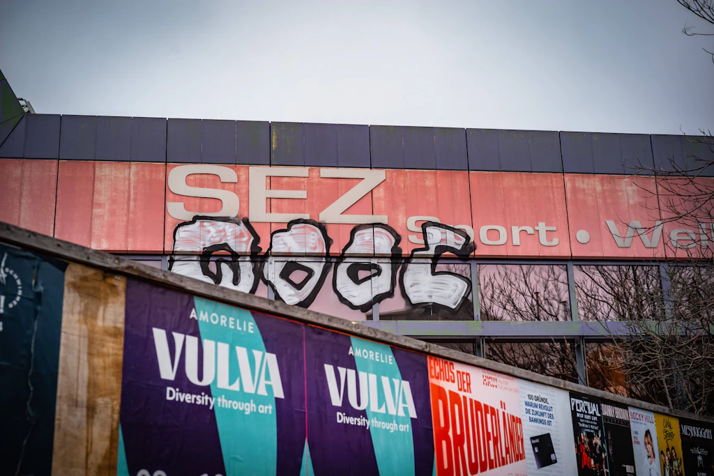 SEZ-Mieter sollen bleiben, sonst reißen Vandalen das DDR-Spaßbad ab