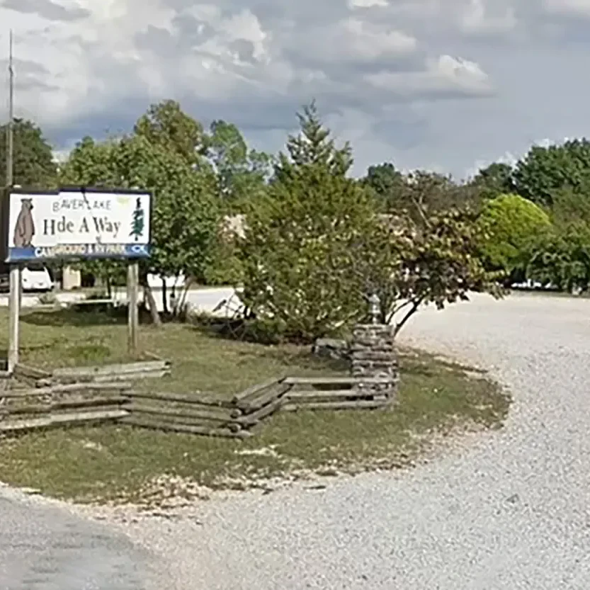 Auf diesem Campingplatz haben die Eltern ihr Baby zu verkaufen.