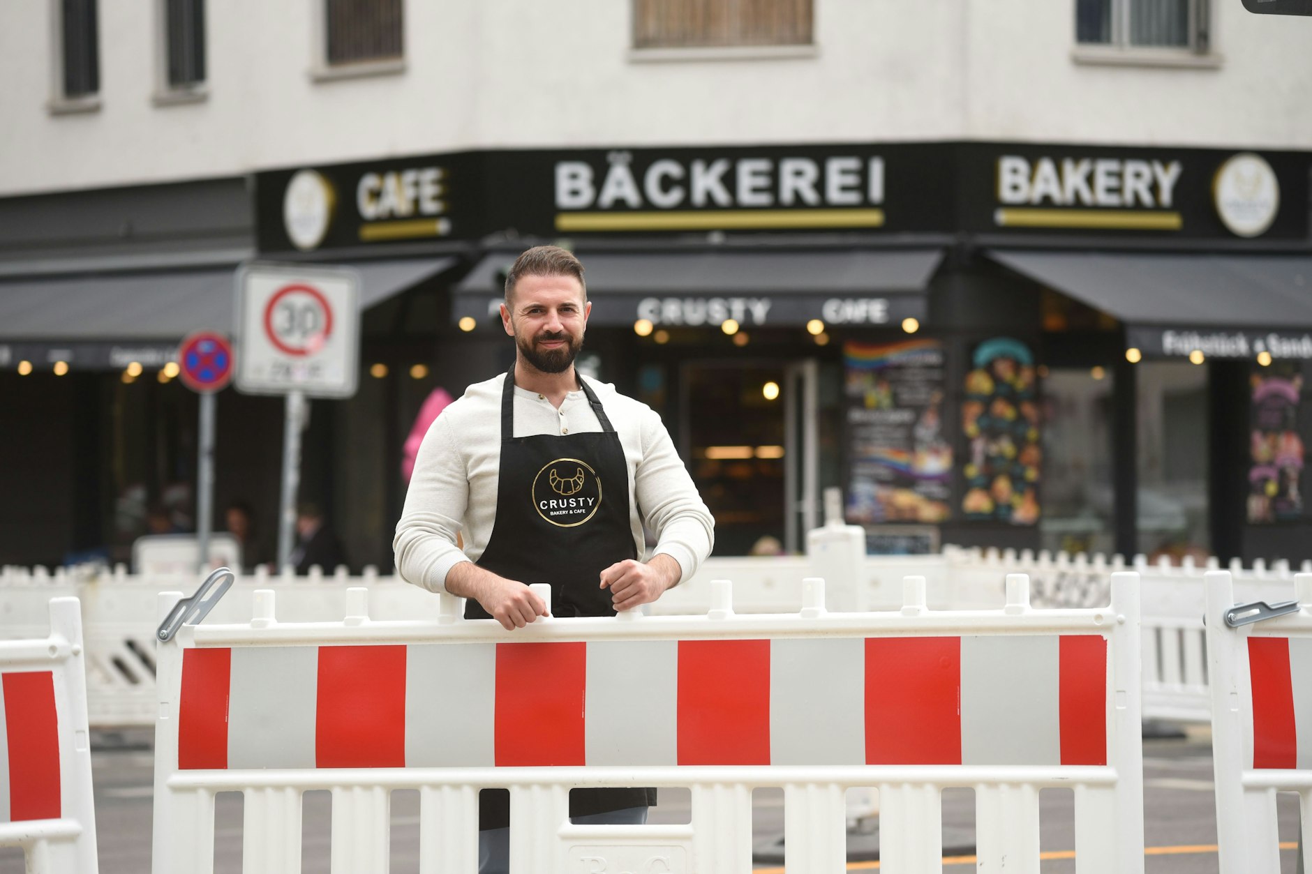 Der Berliner Bäcker Recep Cevik kämpft wegen einer Baustelle ums Überleben.