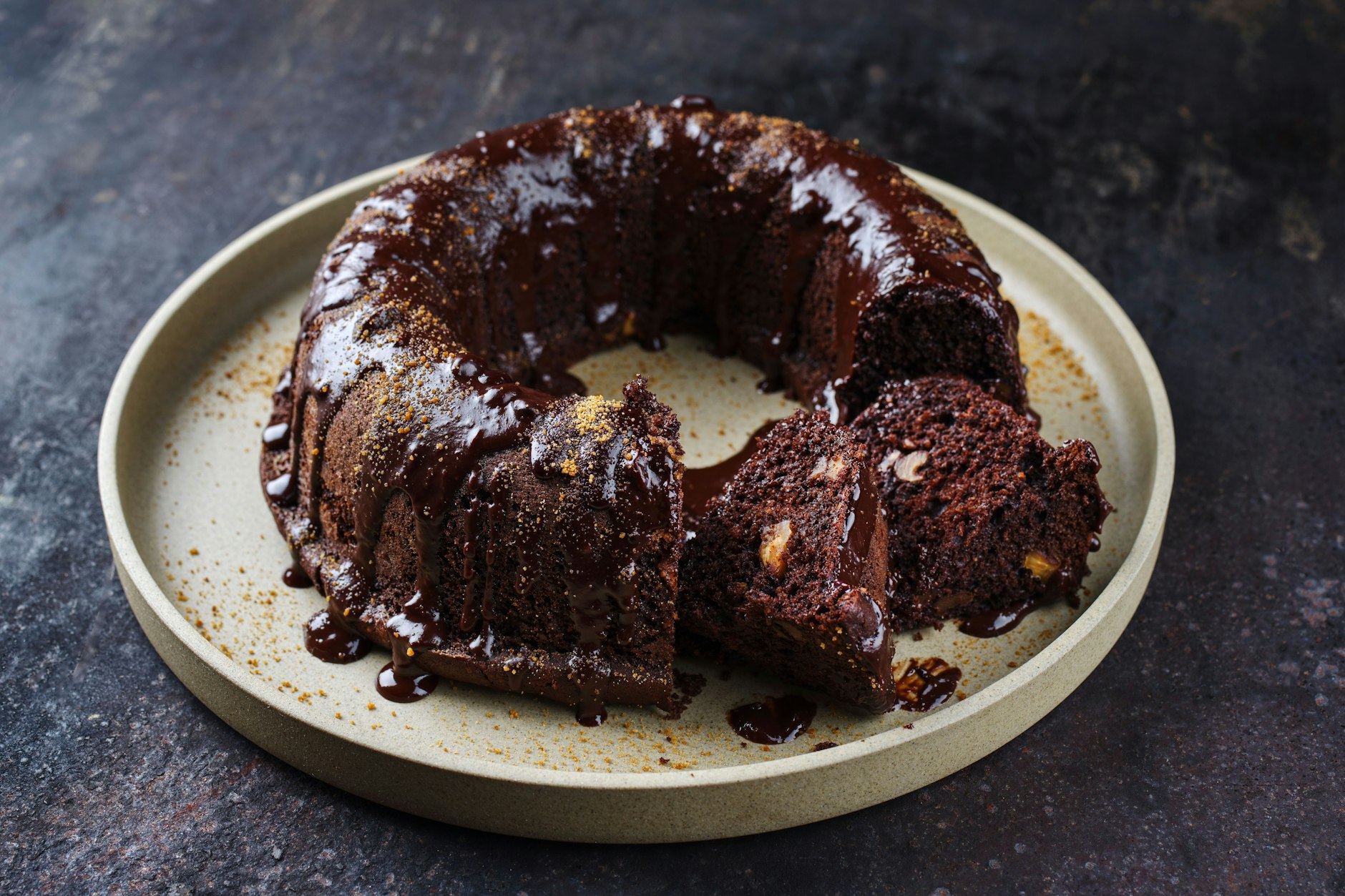 Der Schokoladen Gugelhupf nach 150 Jahre altem Wiener Rezept ist der Knaller. Einfach und gut und mit viel Liebe zu backen. 