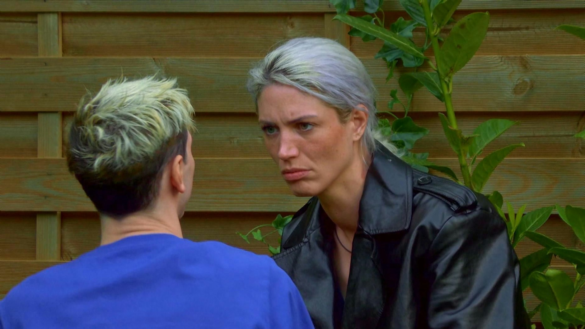Tessa Bergmeier und ihr Freund Jakob sind schockiert von Alessias Ausrastert.
