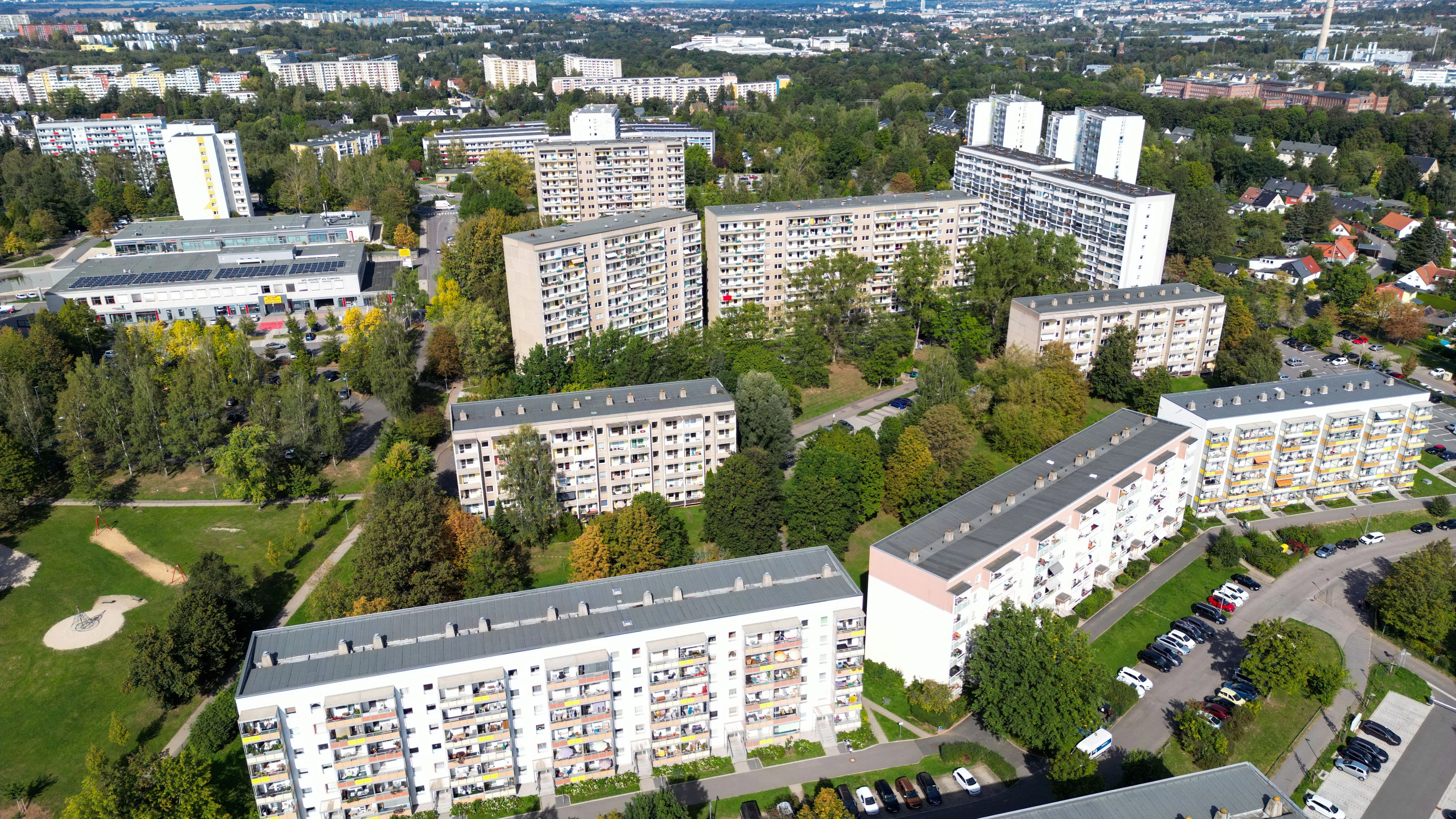 Am 5. Oktober 1974 wurde der Grundstein für das Wohngebiet „Fritz Heckert“ im damaligen Karl-Marx-Stadt gelegt. In acht Baugebieten wurden 943 Gebäude errichtet.&nbsp;