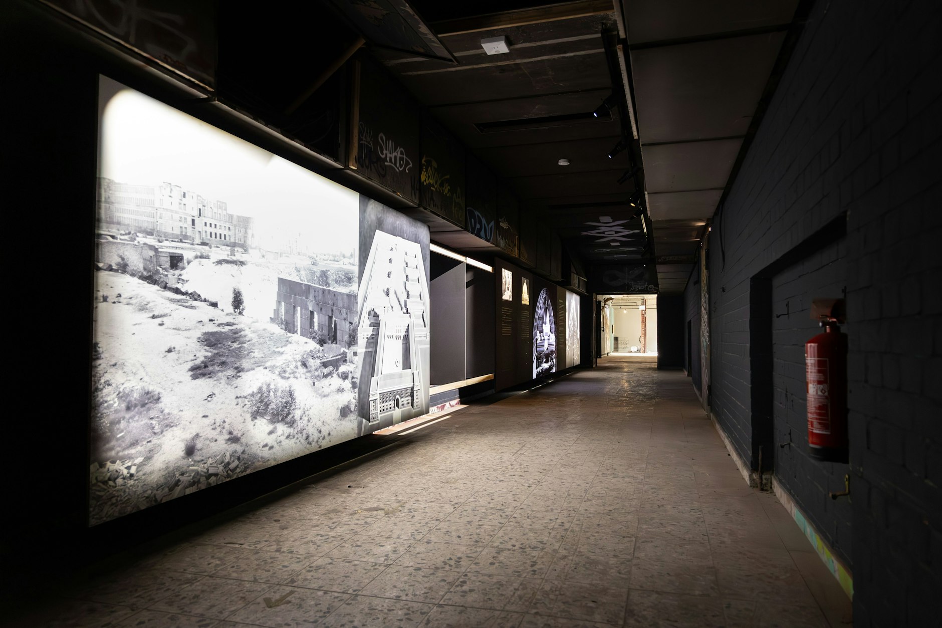 Die neue Ausstellung „Declassified“ widmet sich der Geschichte des Ortes über den Spionageaspekt hinaus. Auch der Teufelsberg als Wintersportort spielt eine Rolle.&nbsp;&nbsp;